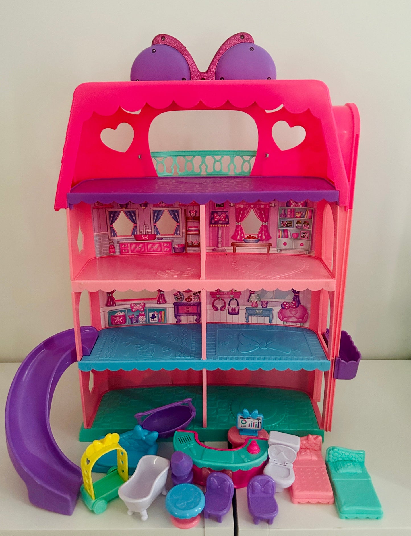 #15 Minnie Bow-Tel Hotel and Accessories *REDUCED*