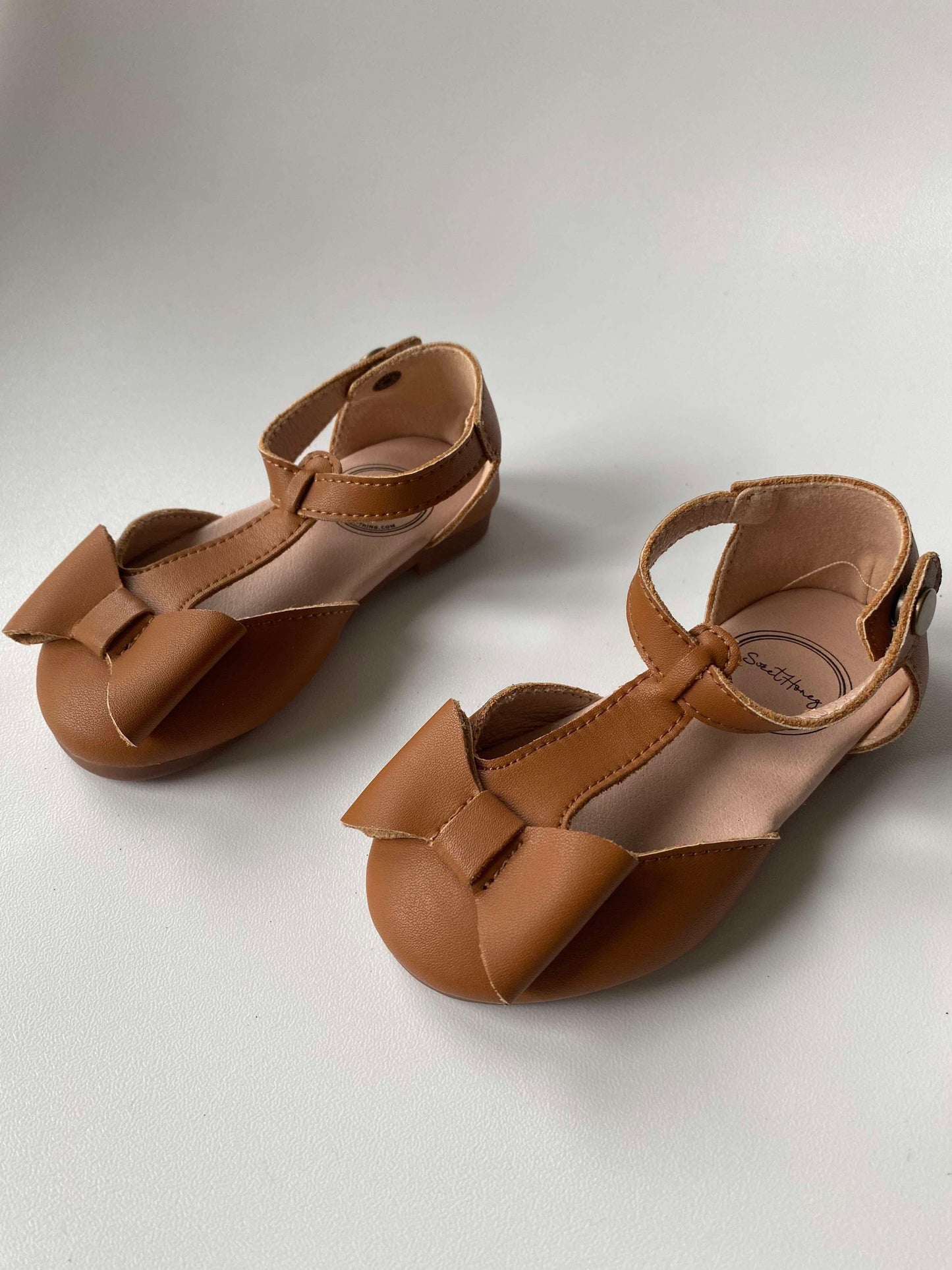 #117- SweetHoney Brown T-strap sandal Girls Size 5 New