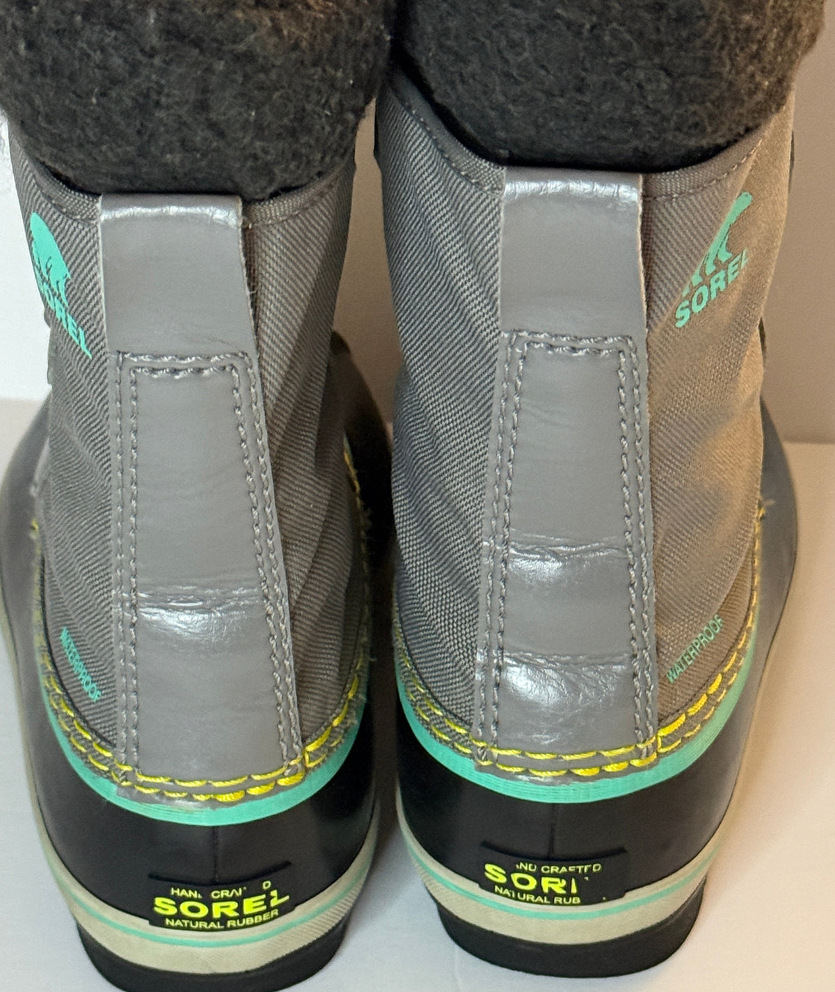 Seller #156_Sorel snow boot girl size 1