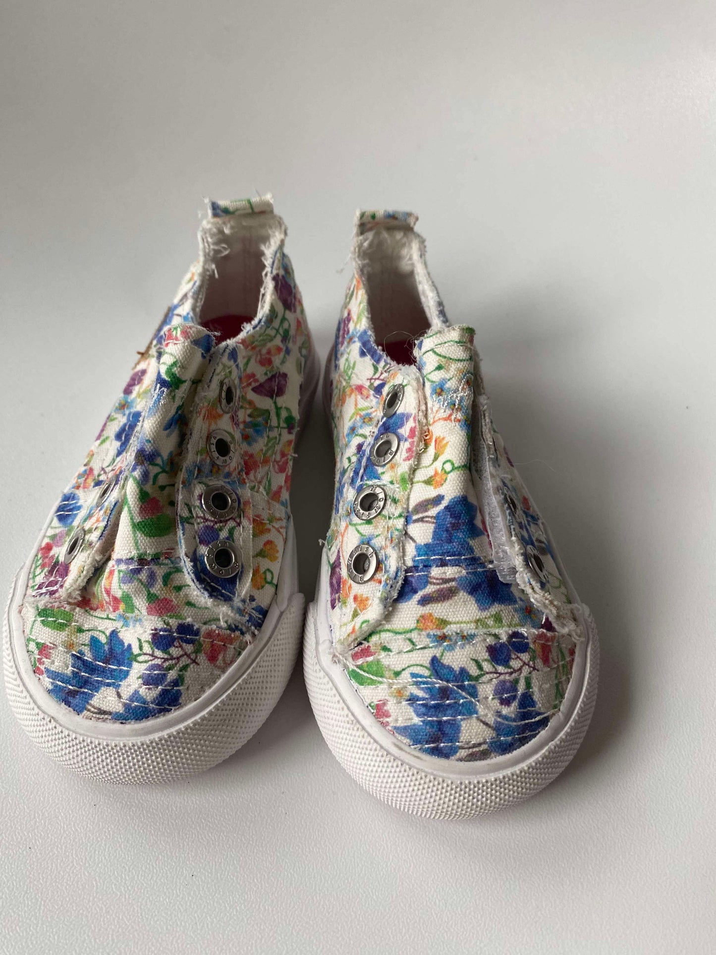#117- Blowfish Floral Print Slides Girls Size 6, New