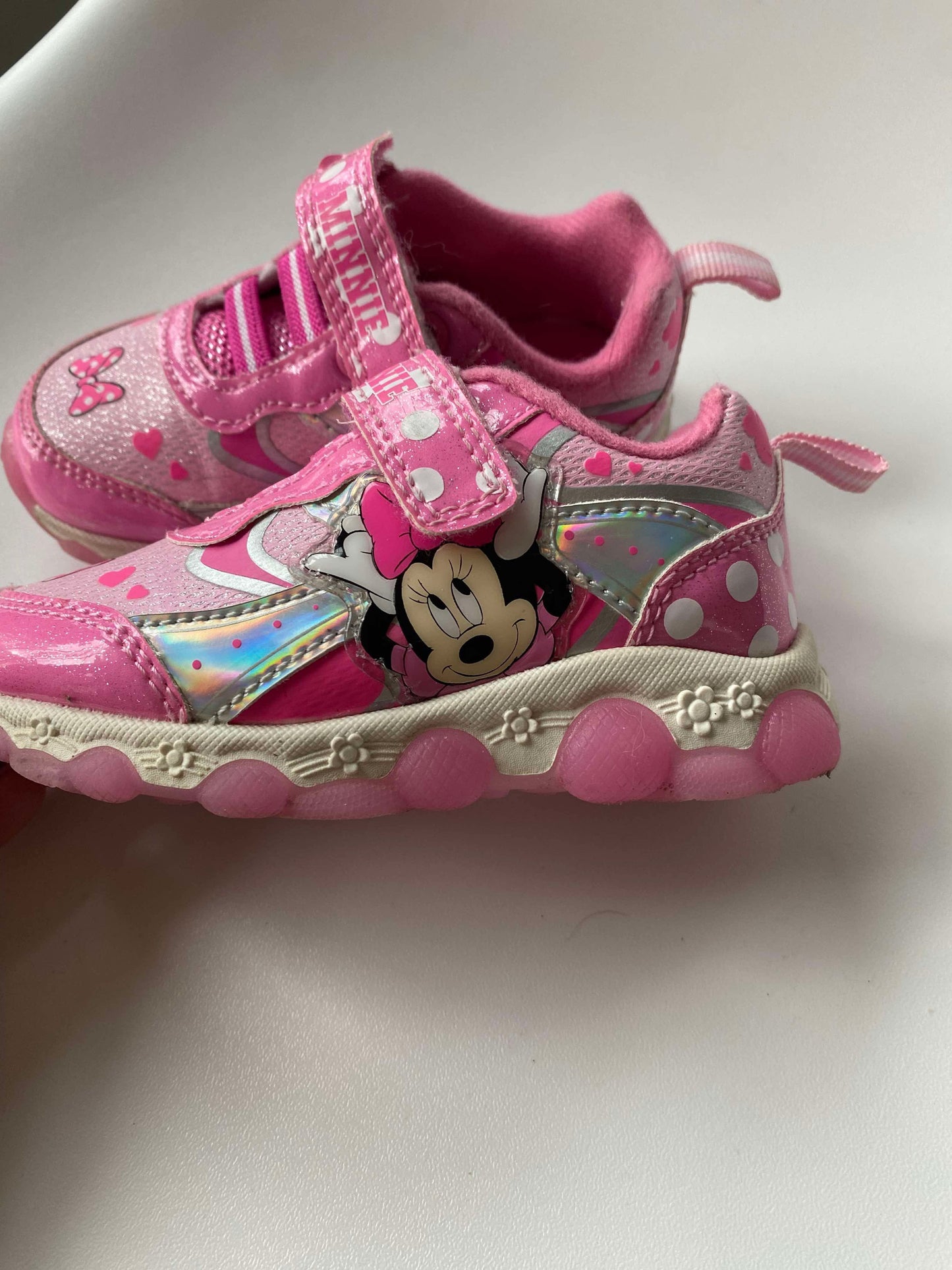 #117, Disney Minnie Mouse Light Up Tennis Shoes Girls Size 6