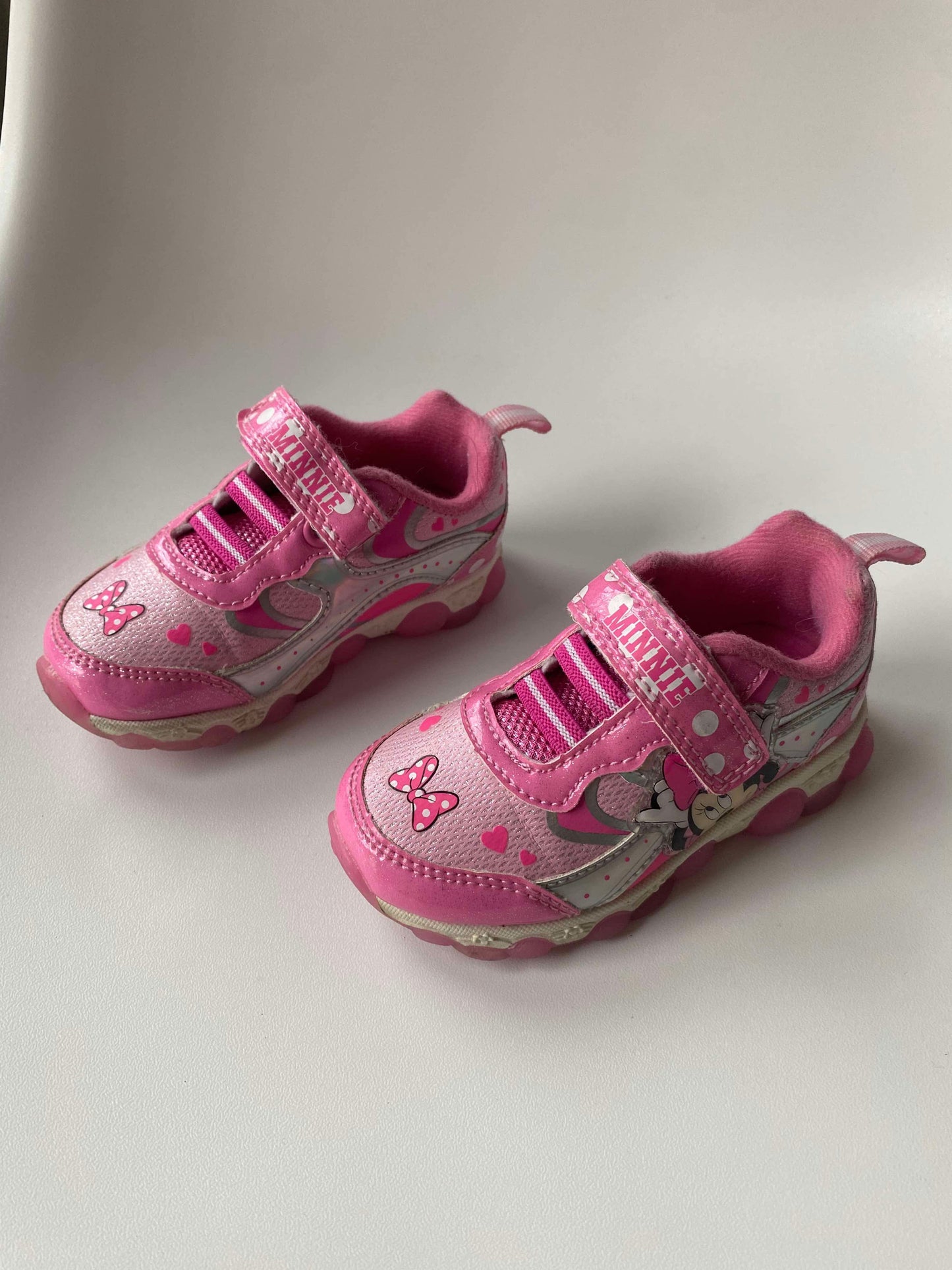 #117, Disney Minnie Mouse Light Up Tennis Shoes Girls Size 6