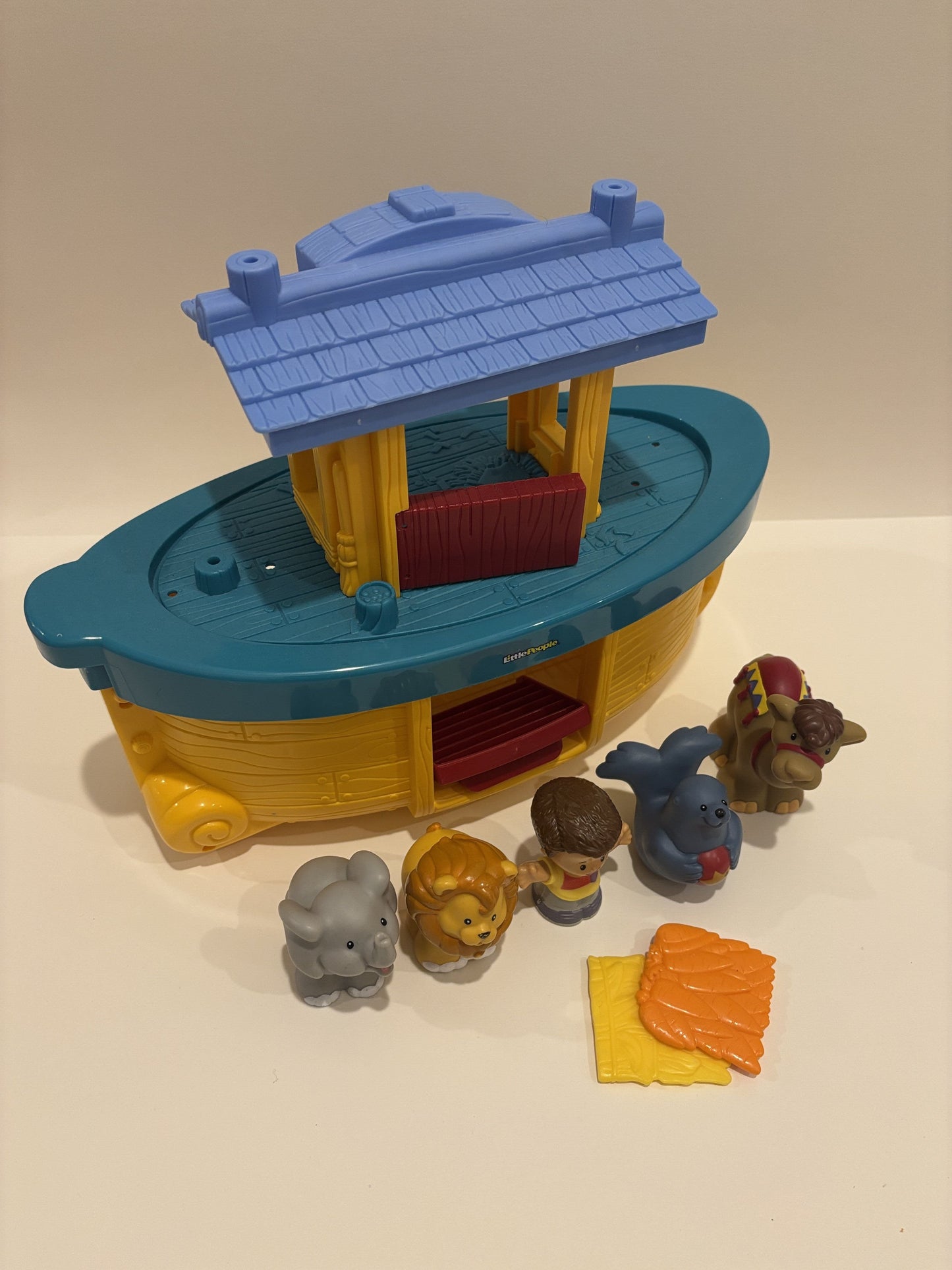 #138 - Little People Ark w/animals (Only those shown in picture)