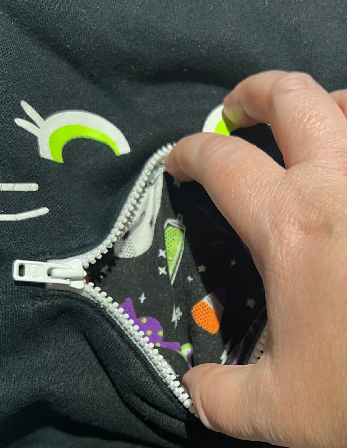 #95 Girls 2T Cat Halloween Sweater