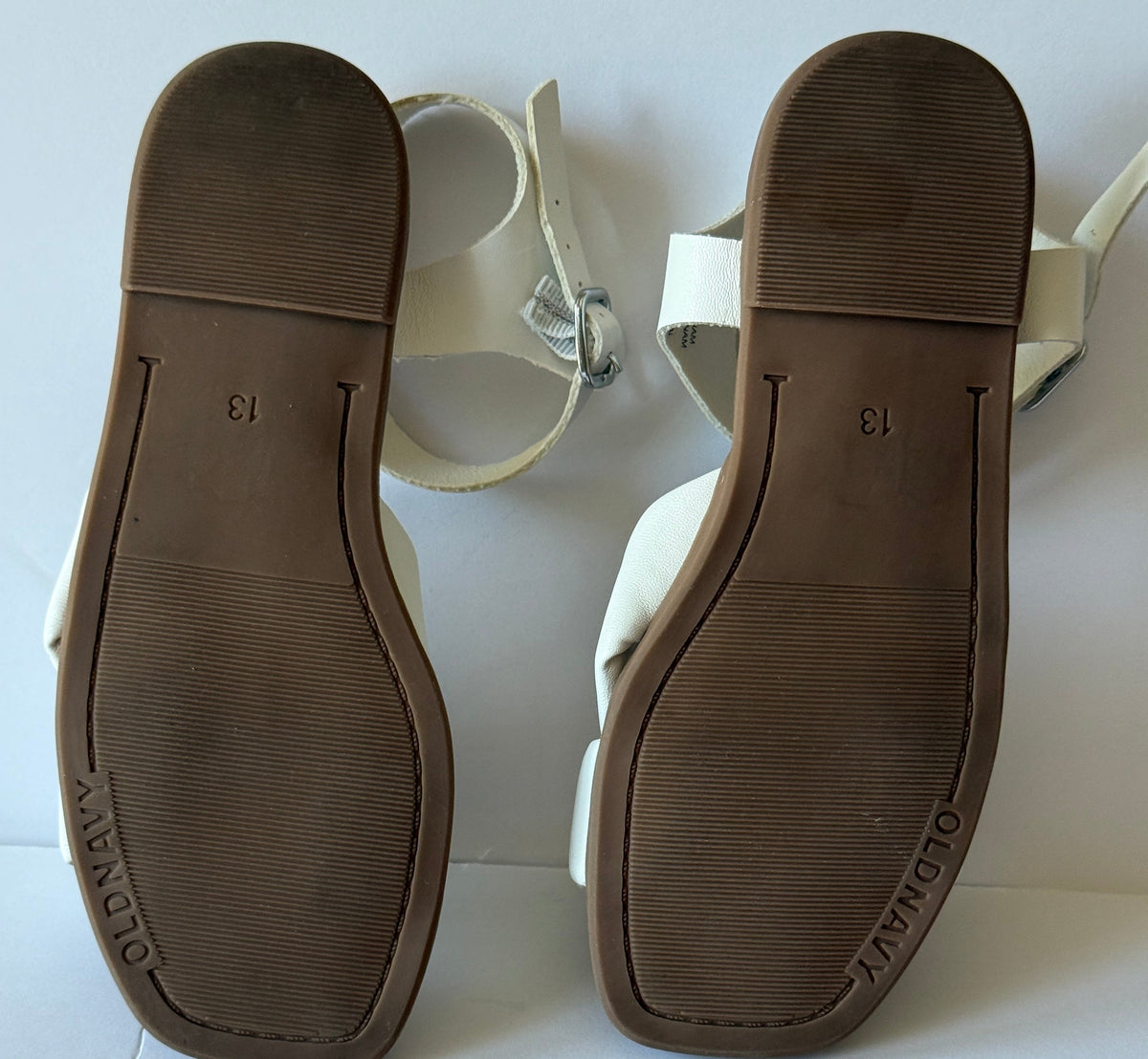 Seller 156_Old Navy girl sandal in white size 13