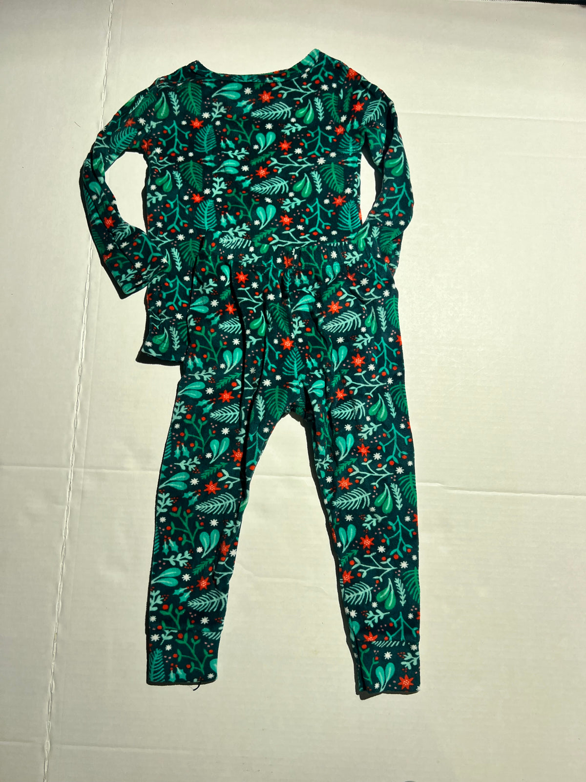 #95 Girls 2T Holly Fleece PJs
