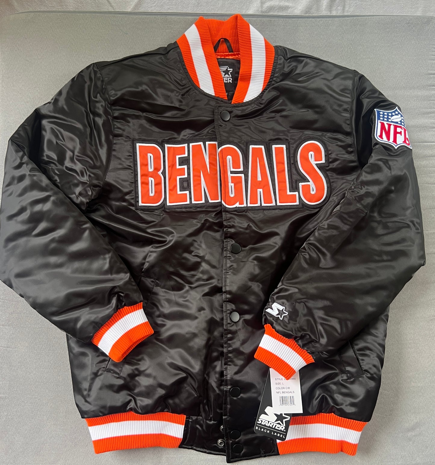#154 Size Large Mens Starter NFL Bengals Jacket. New with Tags.