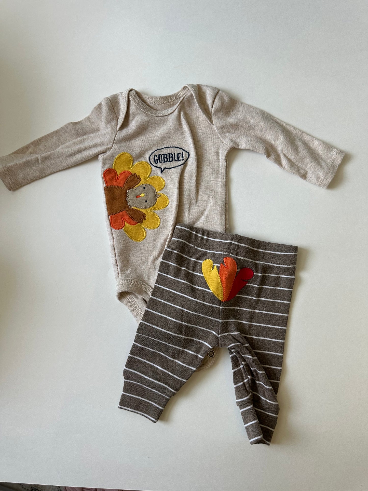 Seller 182. Thanksgiving outfit. Newborn.