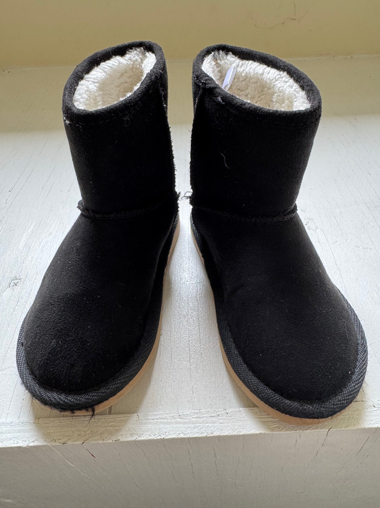 Seller #127 Old Navy Faux-Suede Sherpa-Lined Boots, Toddler Girl Size 7