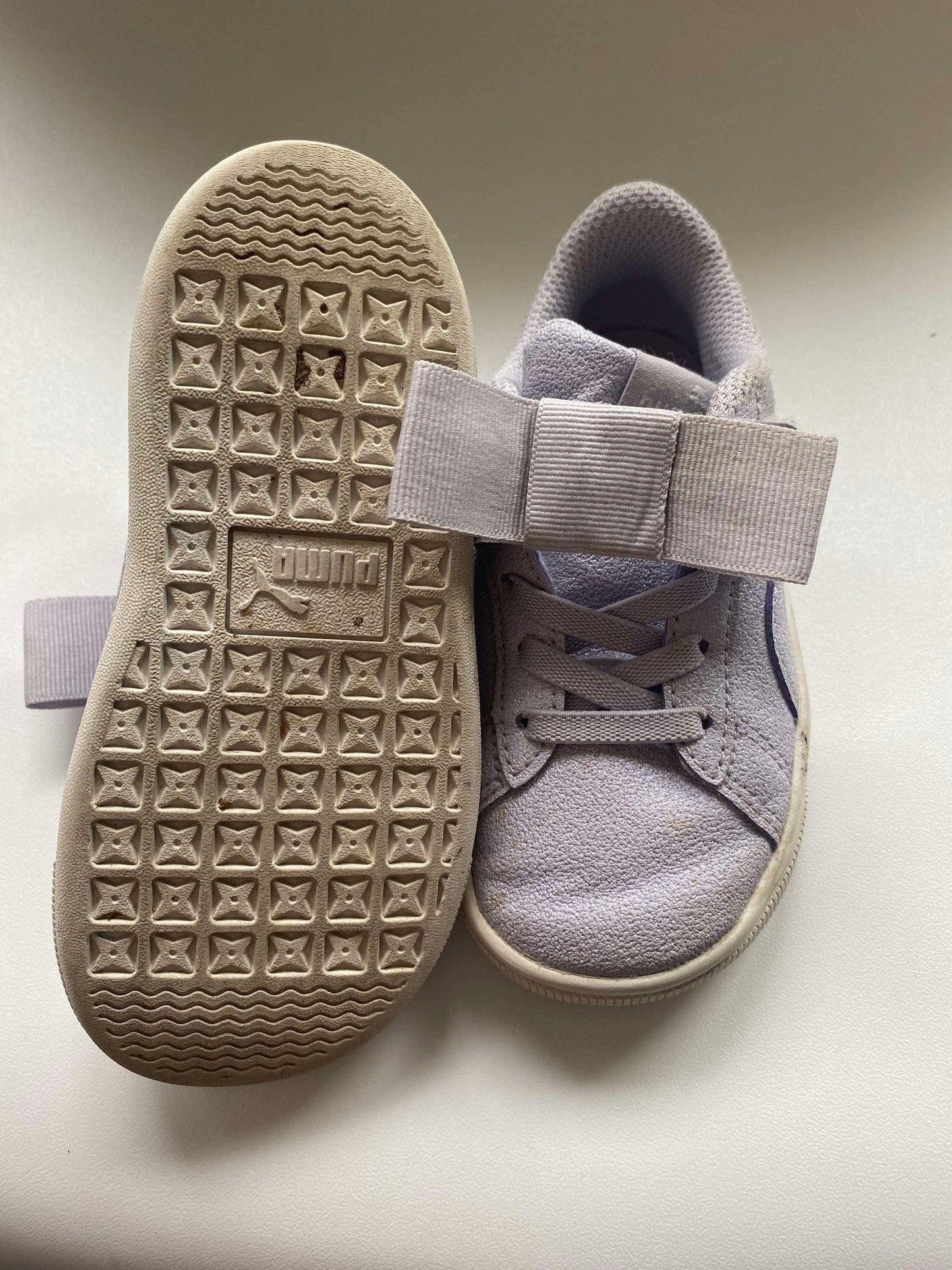 #117, Size 8c, Puma lavender bow gym shoes, VGUC