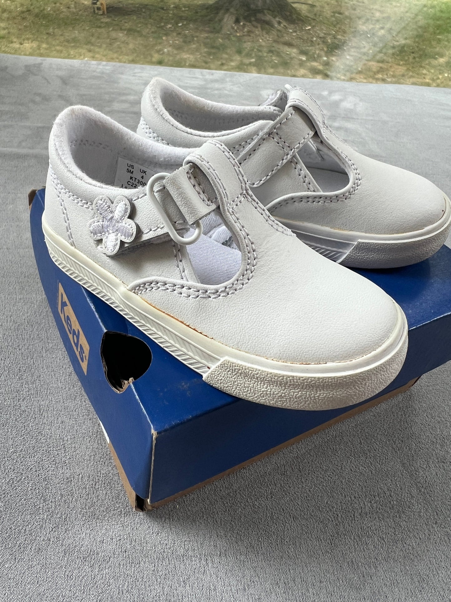 REDUCED #154 Size 5C Girls Ked Daphne sneakers, New