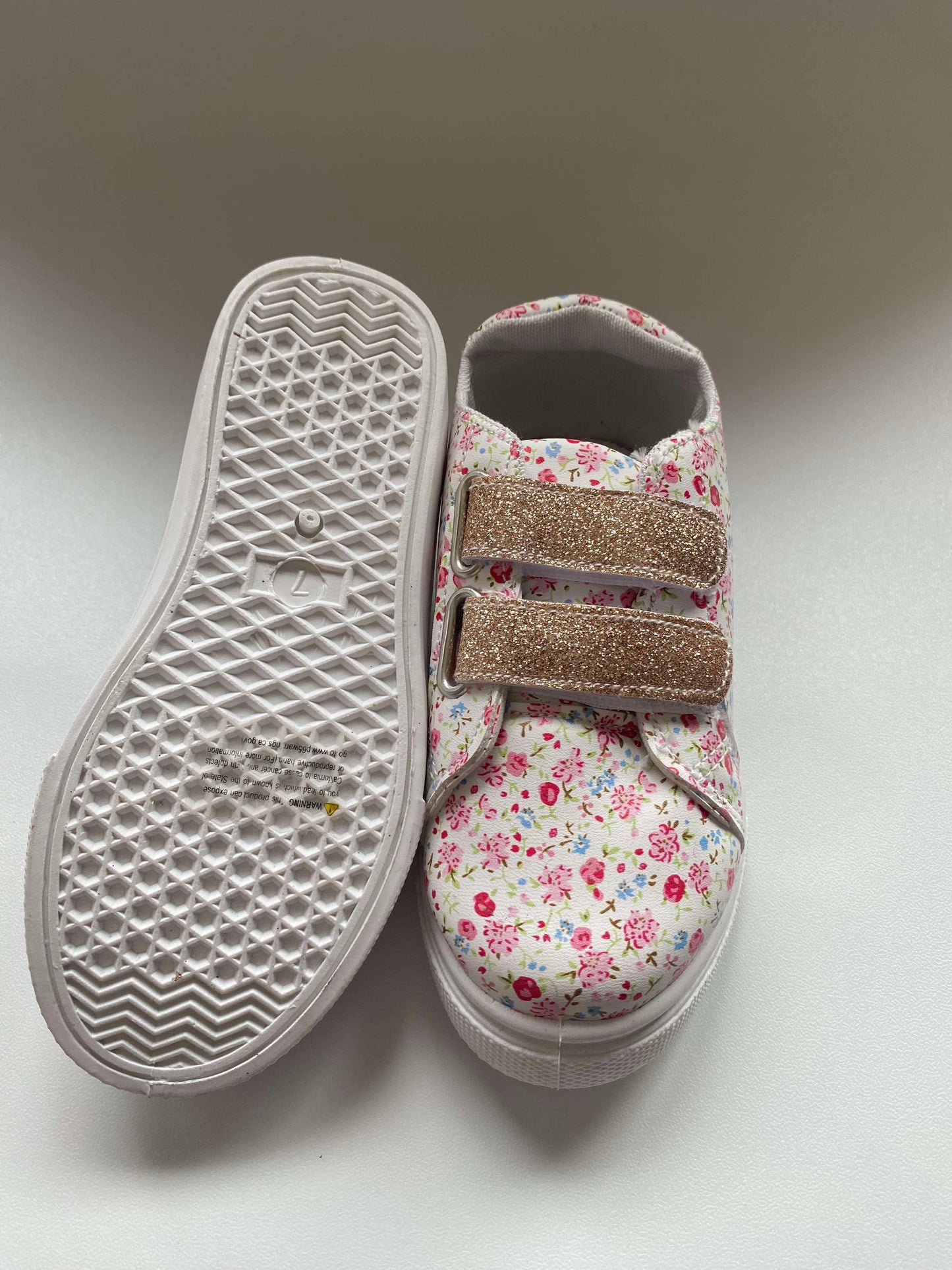 #117, Size 7c, Olivia Miller pink flower print shoes, NEW