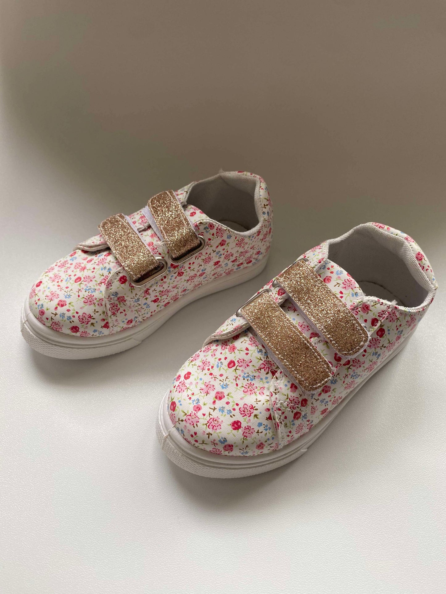 #117, Size 7c, Olivia Miller pink flower print shoes, NEW