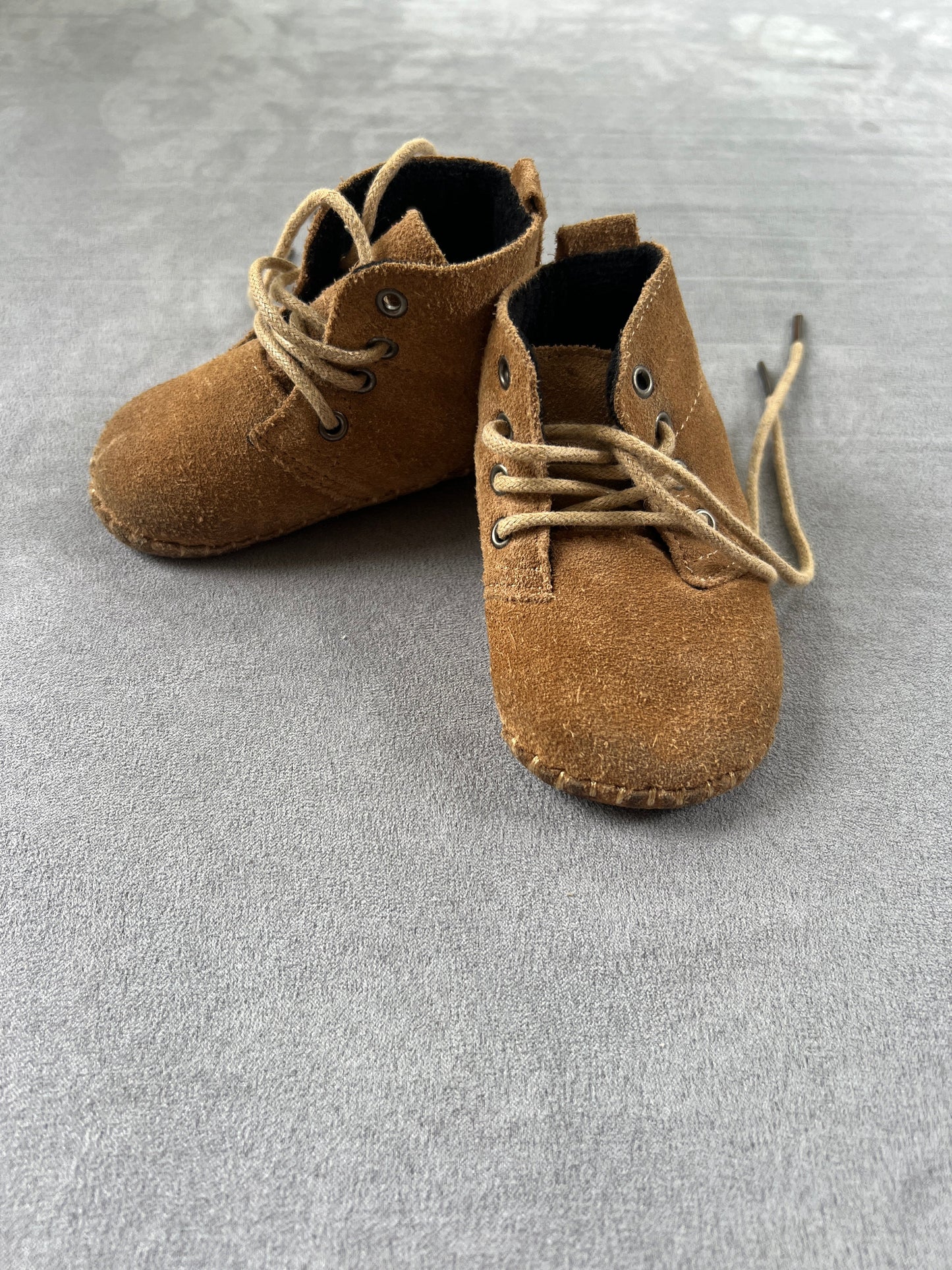 REDUCED #154 Size 4/5C Sweet Honey suede soft sole boots, GUC