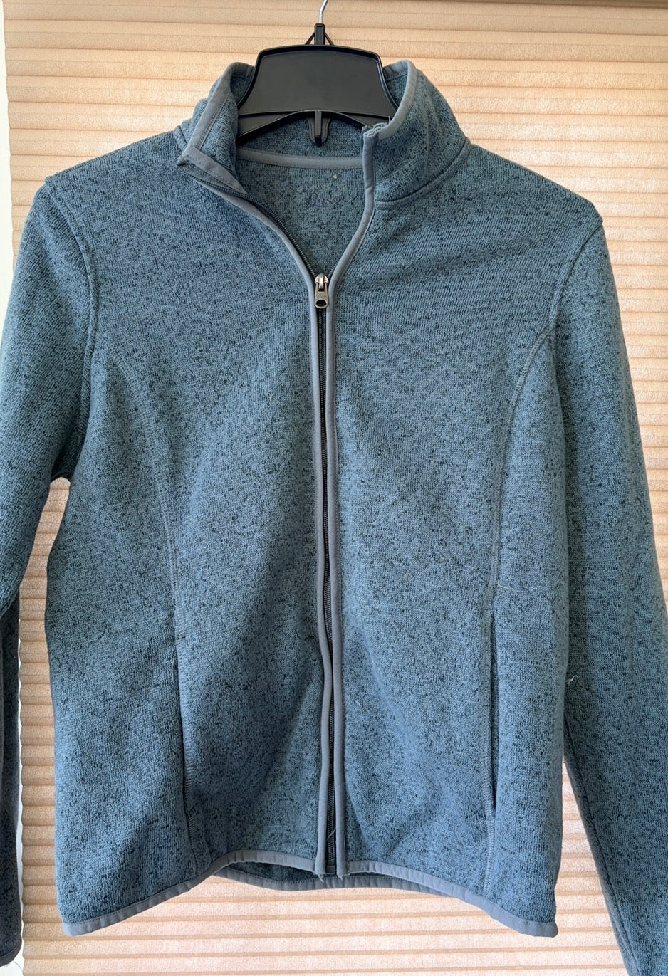 #35 Bass zip up fleece women small