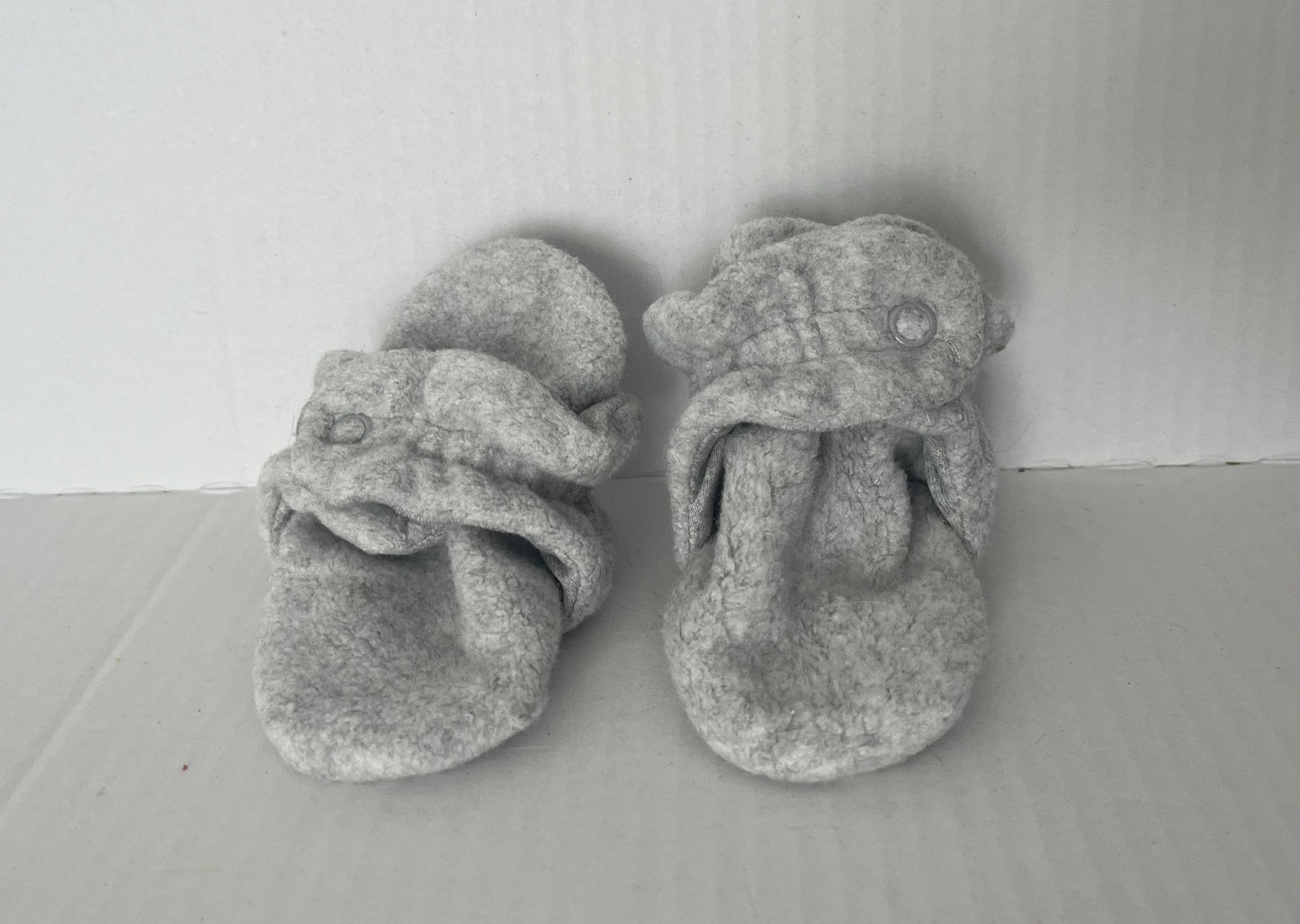 #211 REDUCED 0-6m Baby Booties