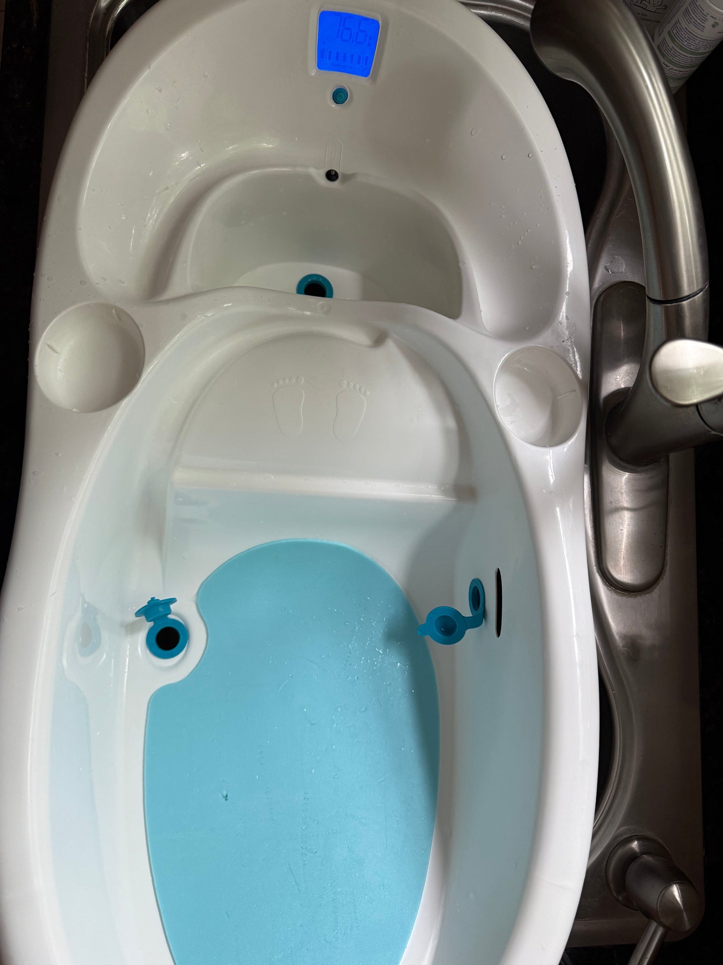 SELLER #6 4moms Infant Tub with Digital Thermometer REDUCED PRICE