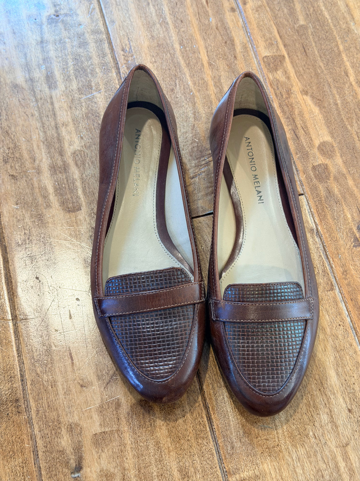 #99 women’s Antonio Melani flats size 7.5