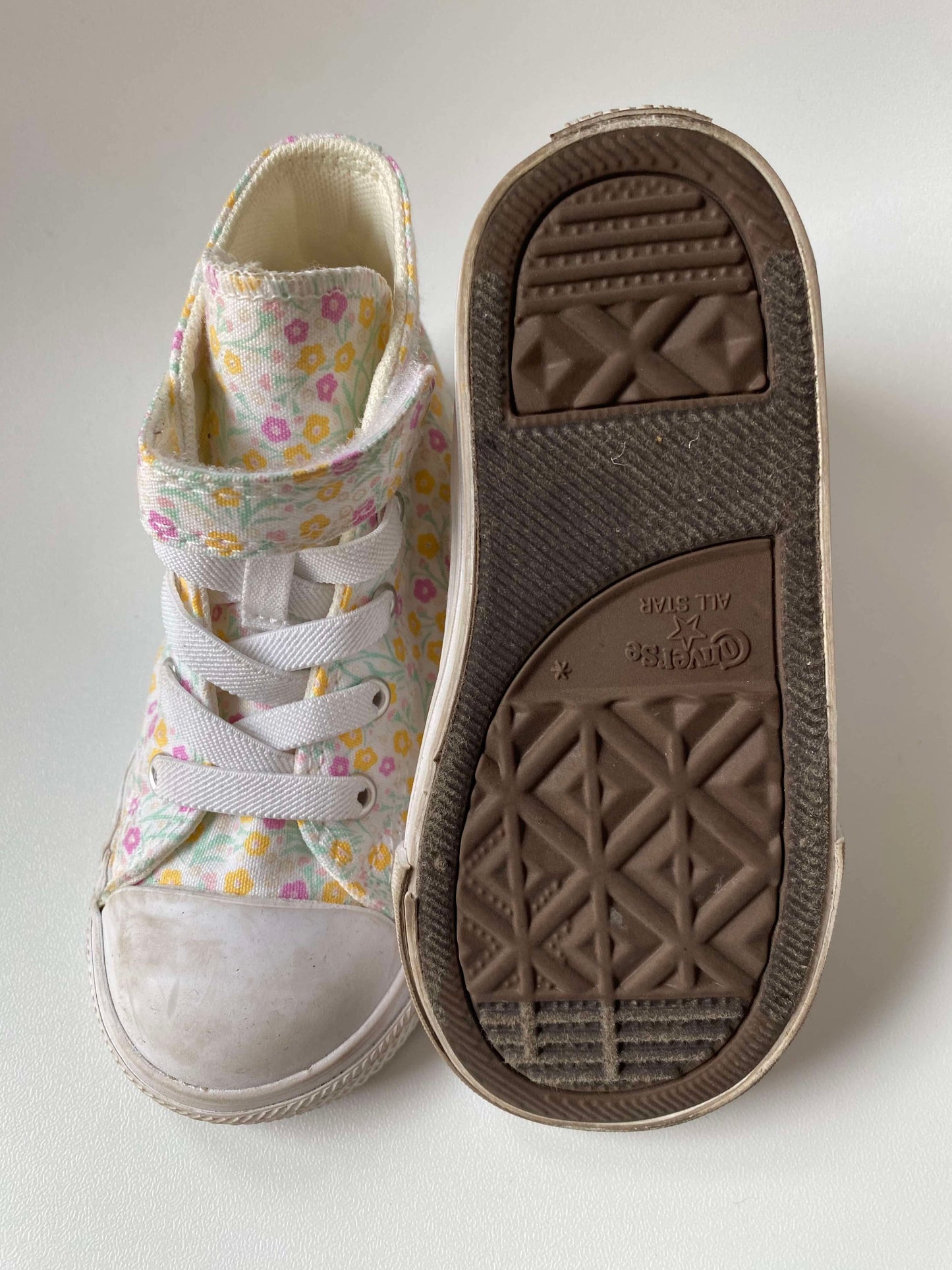 #117, Converse Spring Flower print hightop shoes, Girls 8c, VGUC
