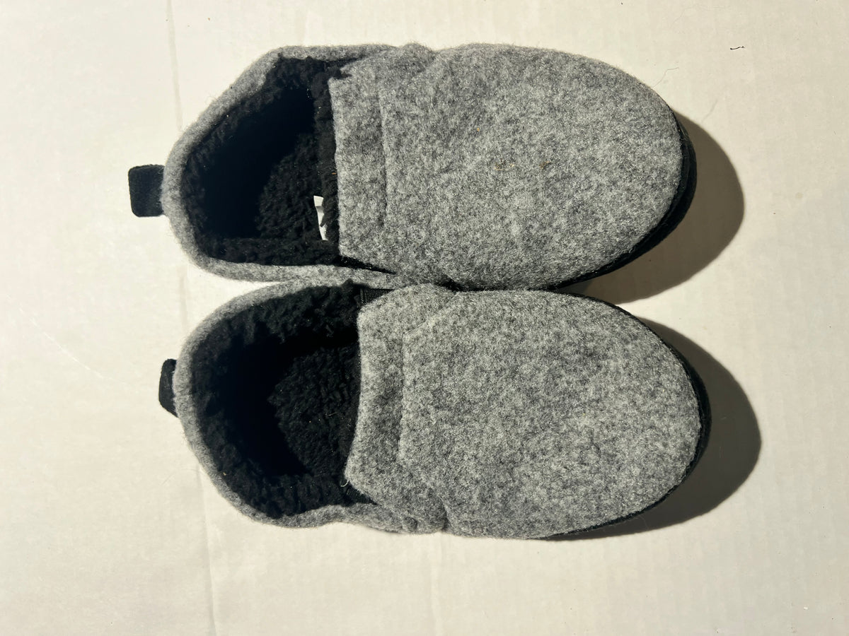 #95 Boys Slippers 13/1