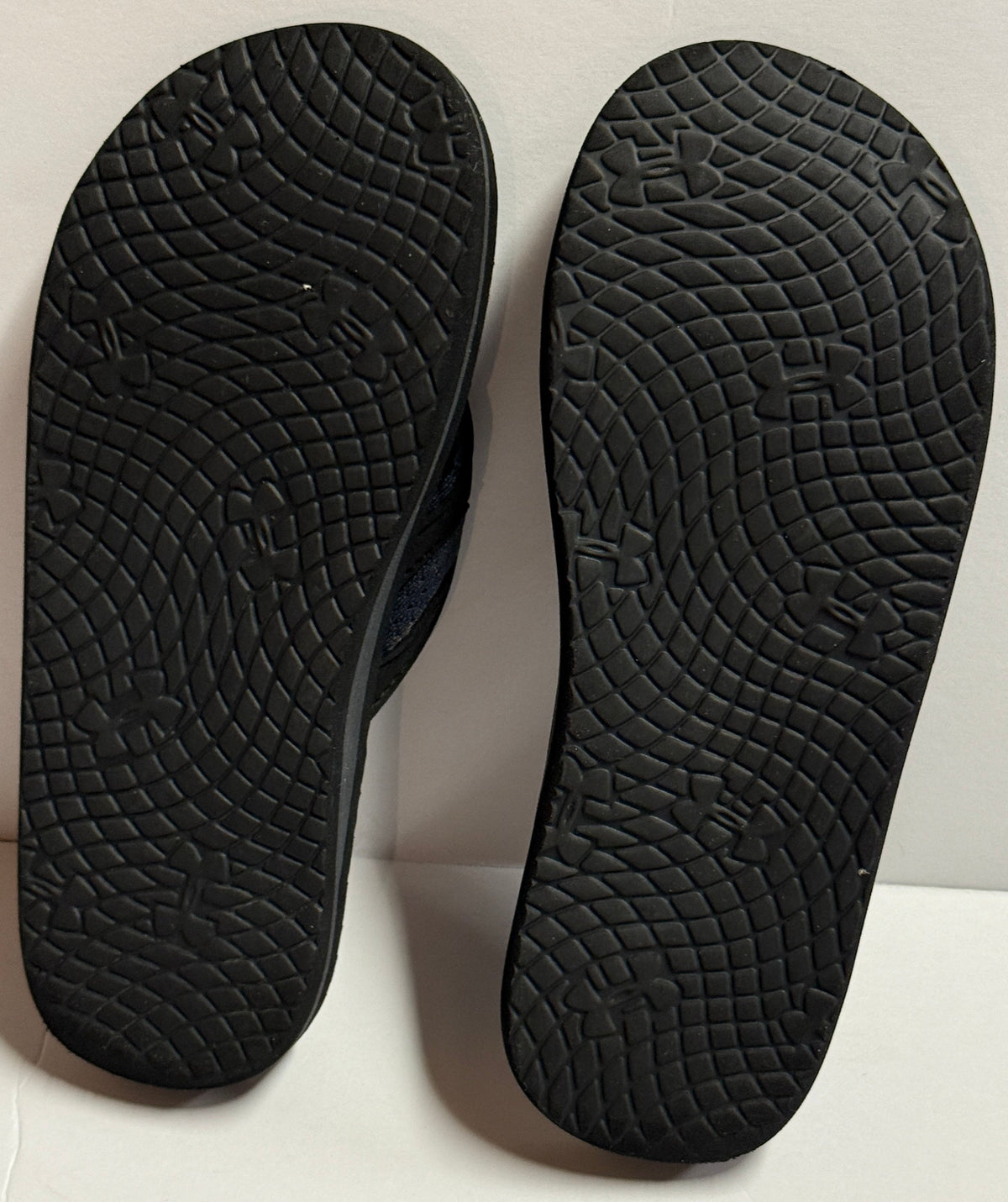 Seller 156_Under Armour Boys Flip Flop size 4Y