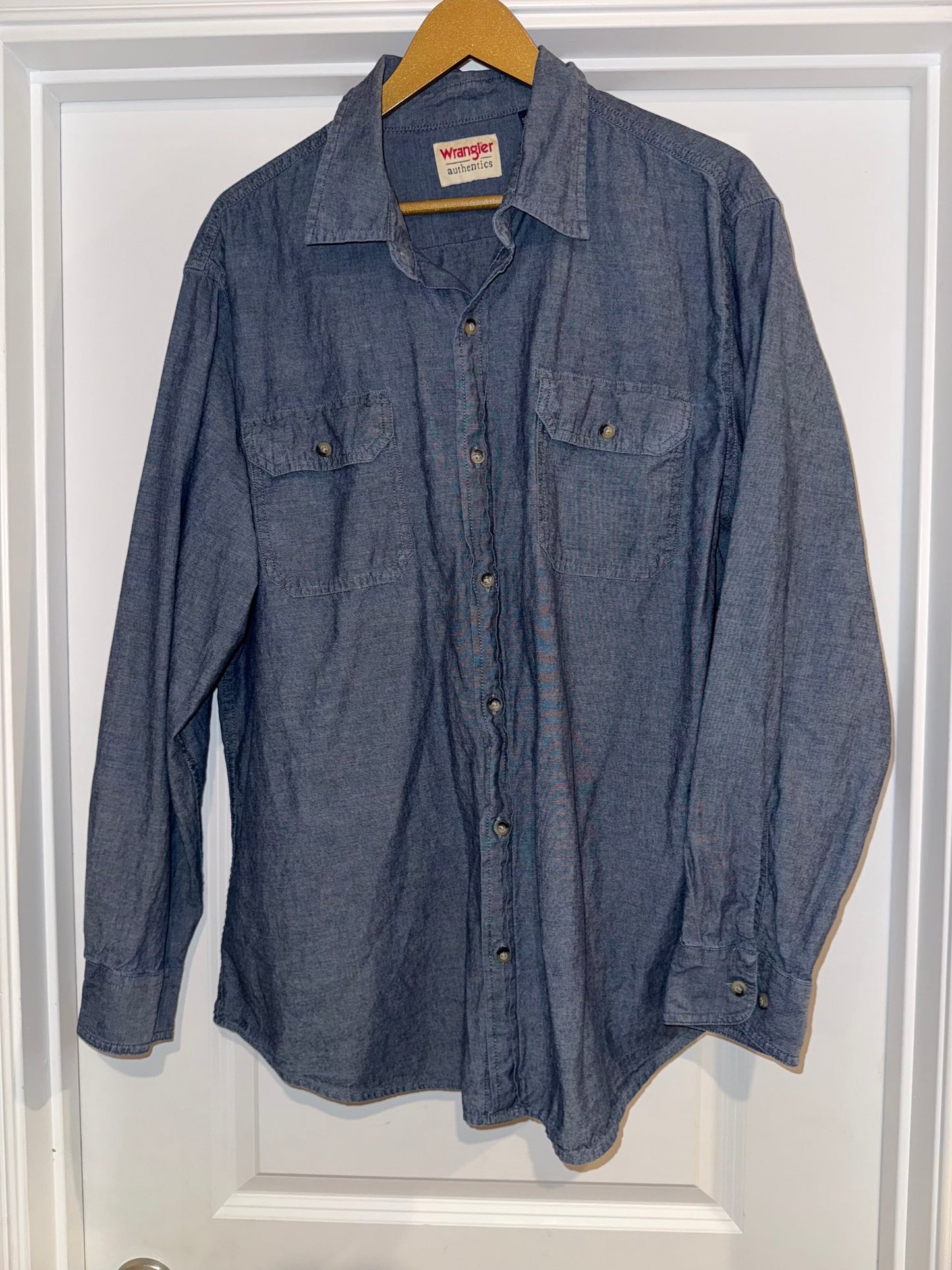 Seller #106: Mens Wrangler XL Blue Button Down