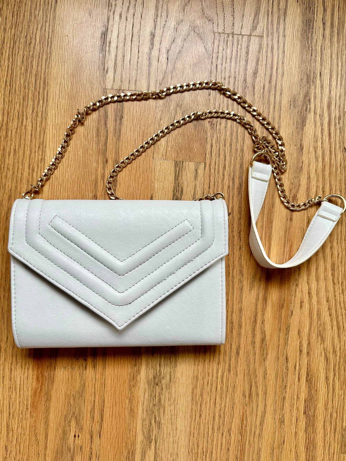 #198- Women’s, White Handbag with Shoulder Strap
