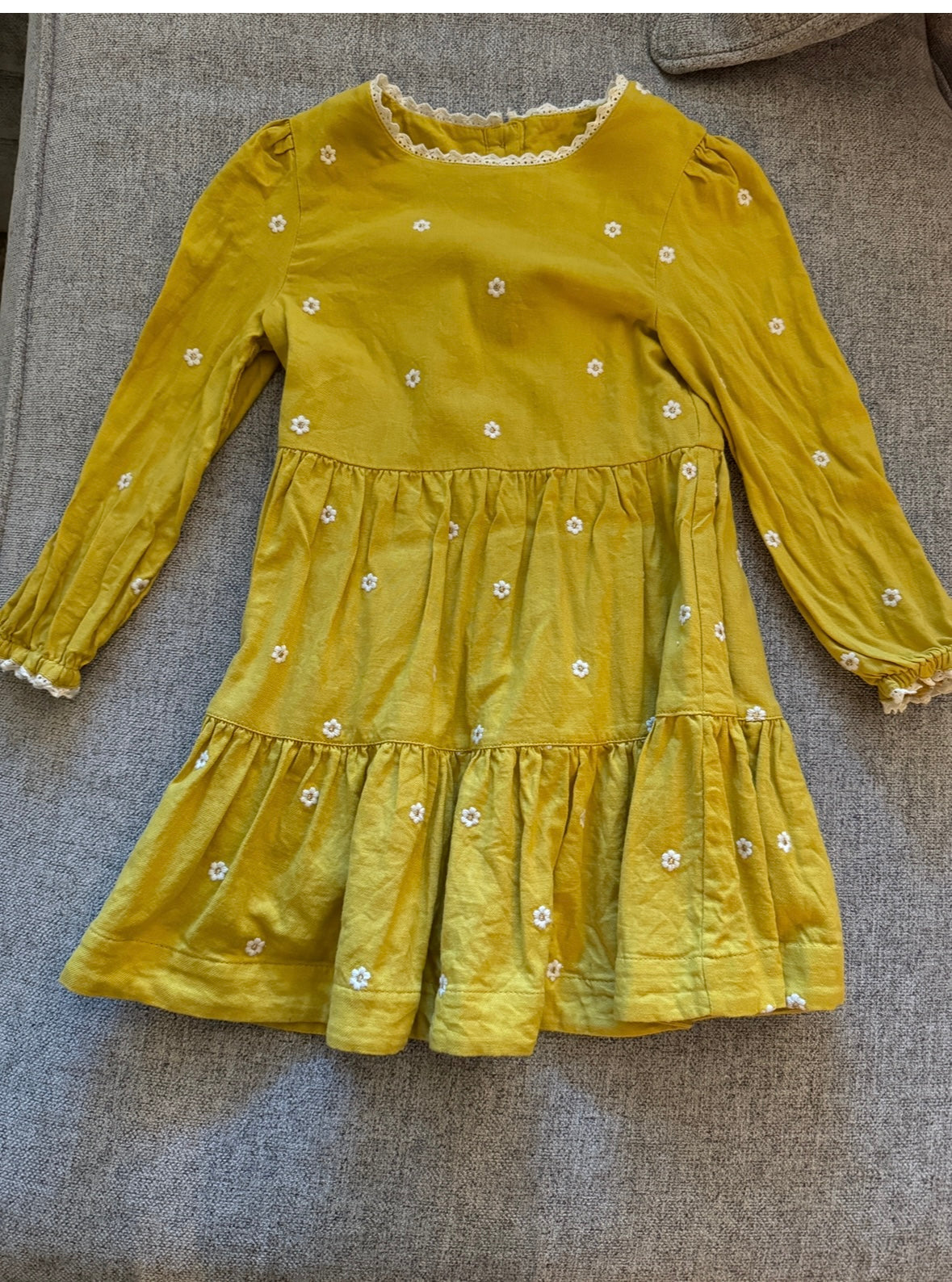 REDUCED #92 Boden girl 3/4 yellow flower dress. Button detail. Worn once
