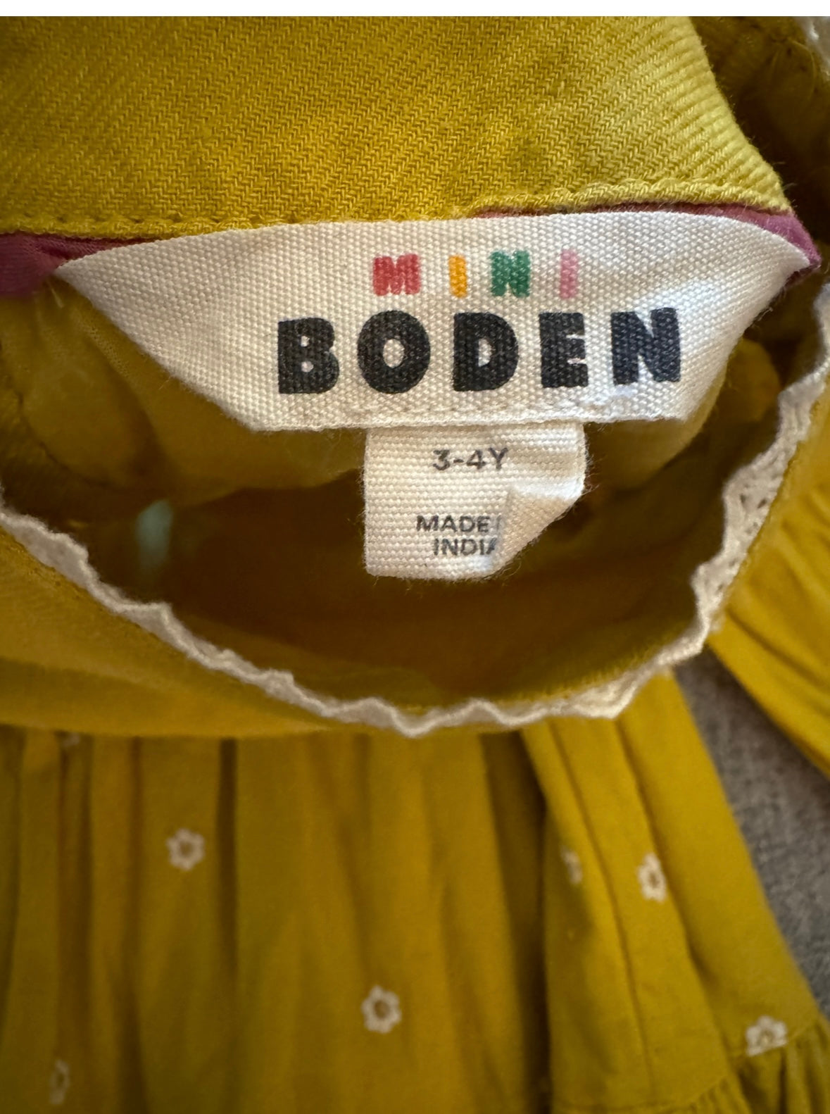 REDUCED #92 Boden girl 3/4 yellow flower dress. Button detail. Worn once