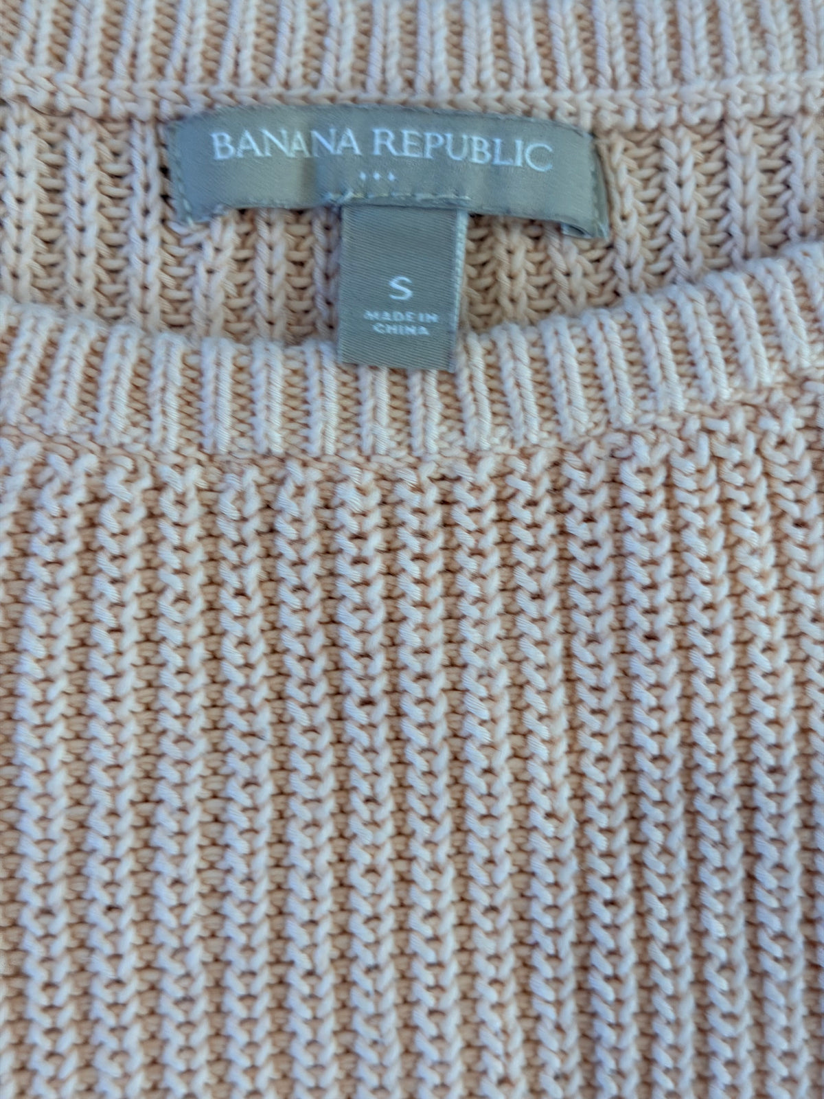 #99 women’s banana republic light pink sweater size small