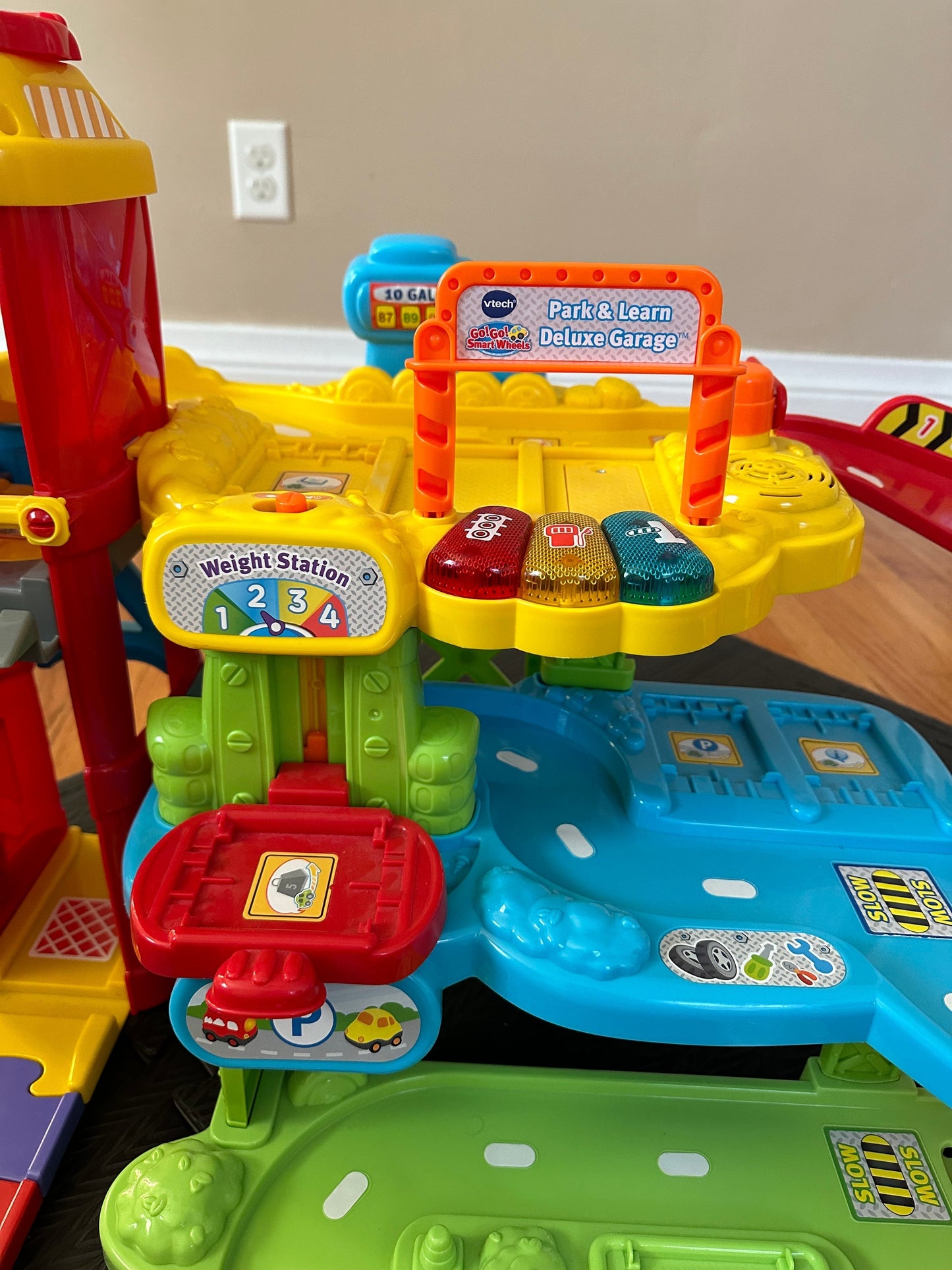 VTech Go! Go! Smart Wheels Park & Learn Deluxe Garage & Ultimate Park Set, EUC