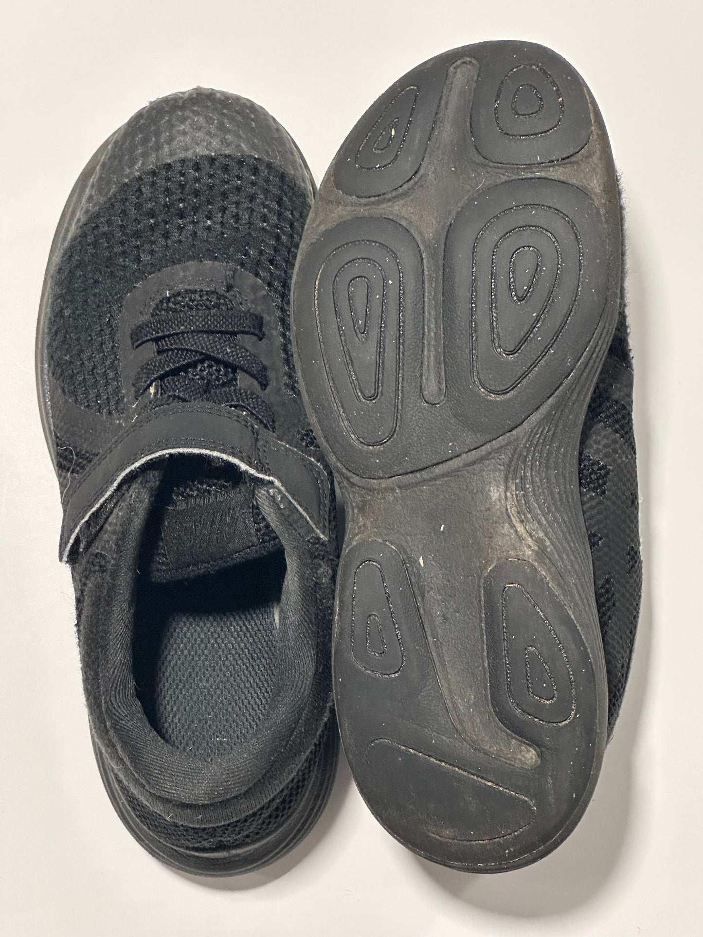 #94 REDUCED Nike Black Sneakers - size 13.5C - VGUC