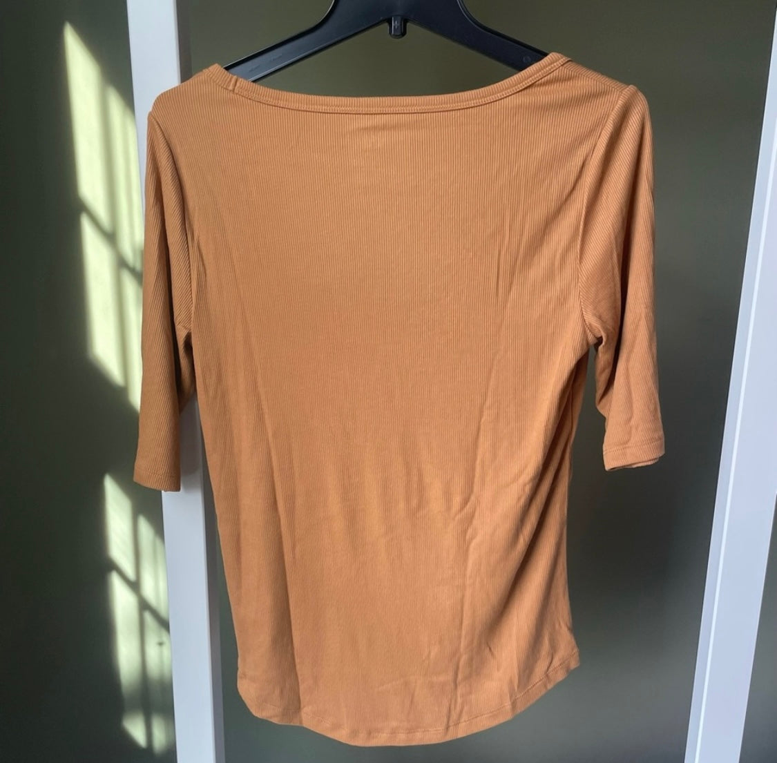 #42 REDUCED GAP Mini Rib Scoop Neck Tee Size Large