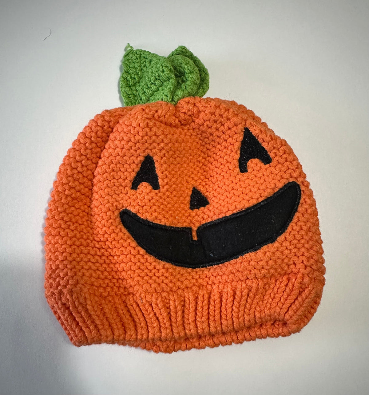 Seller 182. Pumpkin hat. Gender neutral. 3-9 months Carters