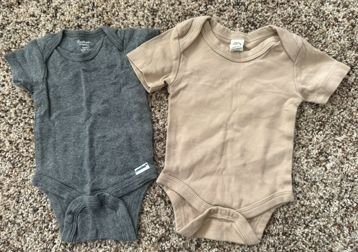 SELLER #6 Basics NB (2) Onesies
