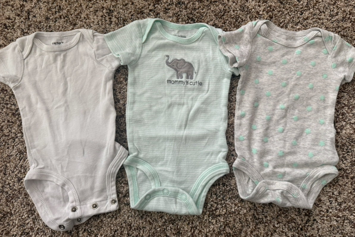 SELLER #6 Carters NB (3) Onesies