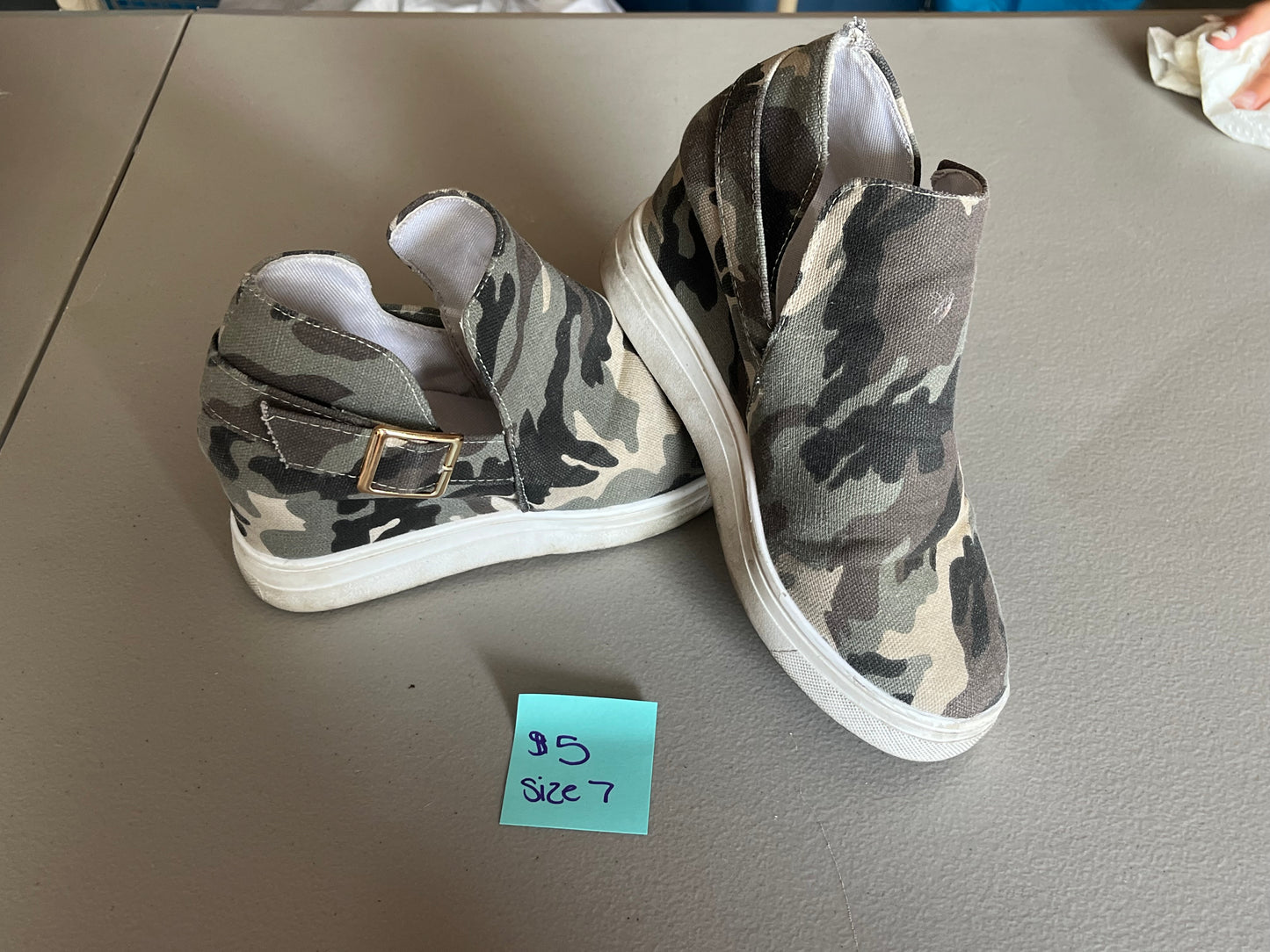 137 women’s size 7 wedge camo shoes