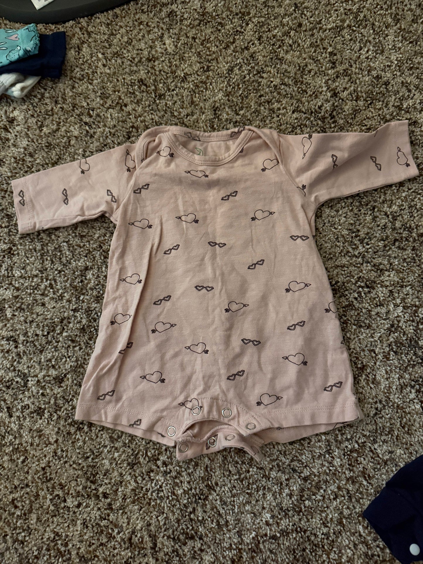 SELLER #6 Kate Quinn 3M Hearts Long Sleeve