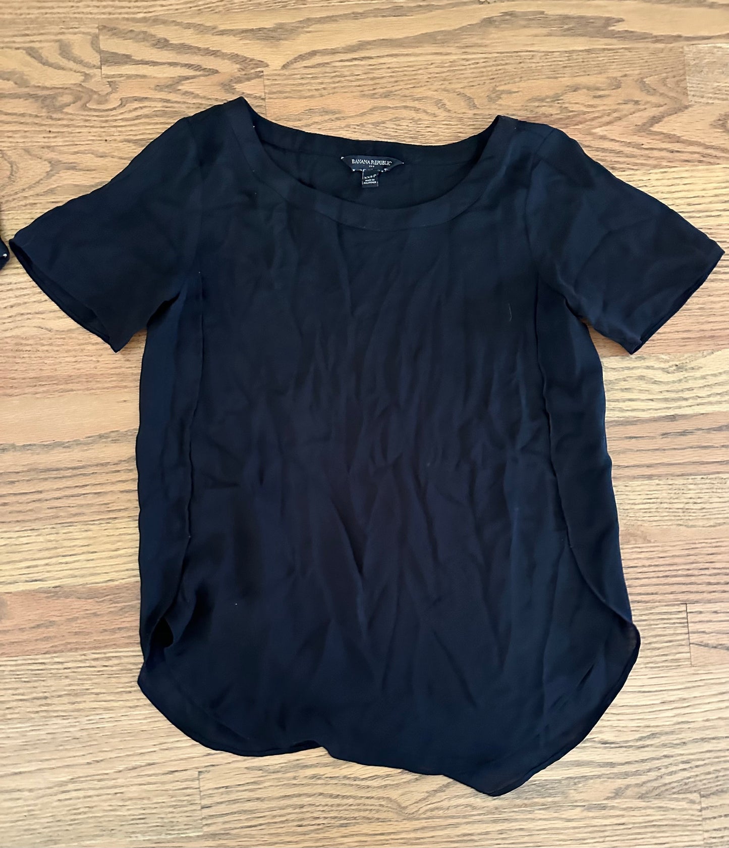 #198- Women’s, Banana Republic, Black Short Sleeve Blouse- Size XXS Petite