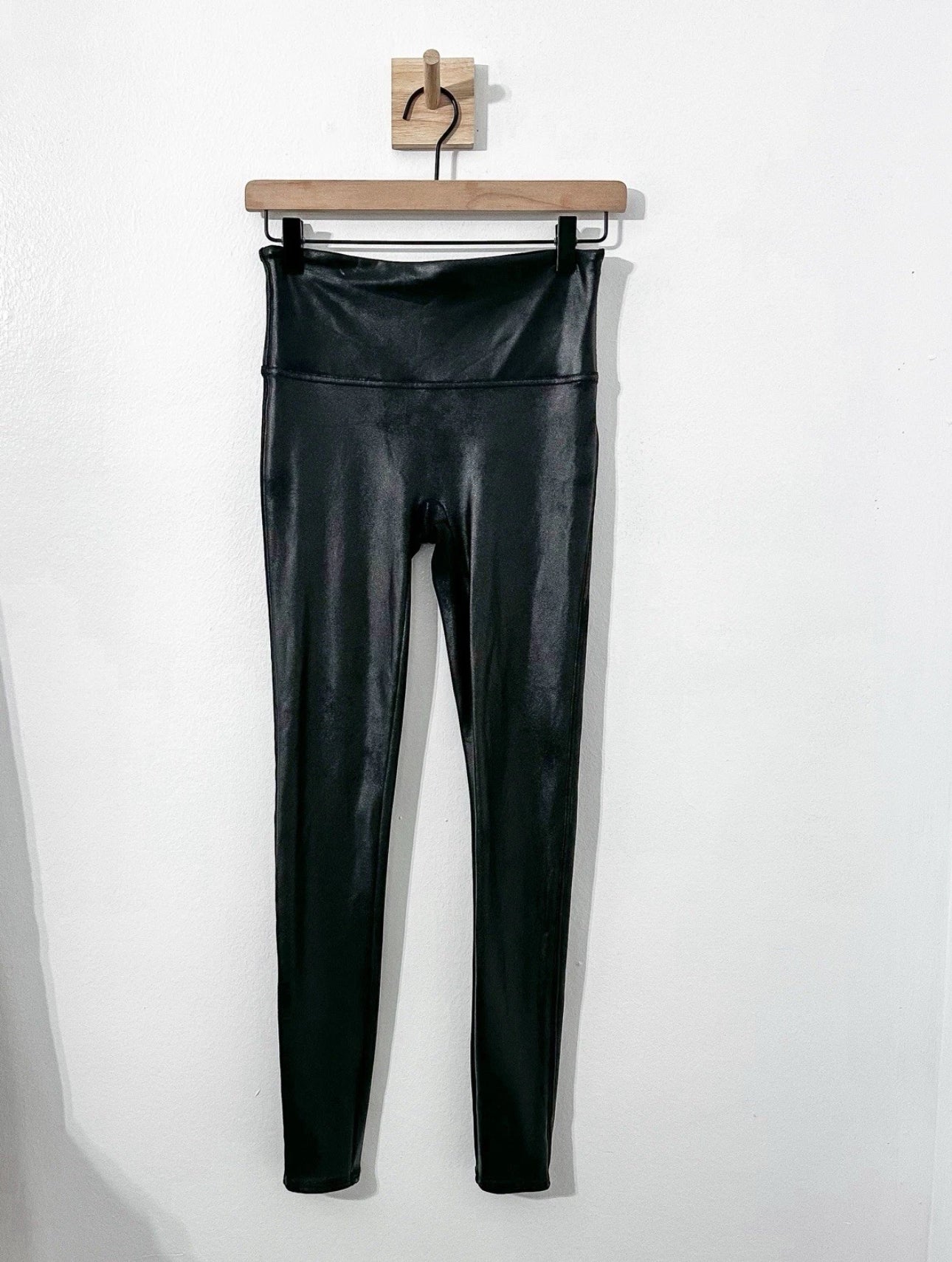 #111 SPANX Faux Leather Leggings for Women Size Medium - Black Shaping