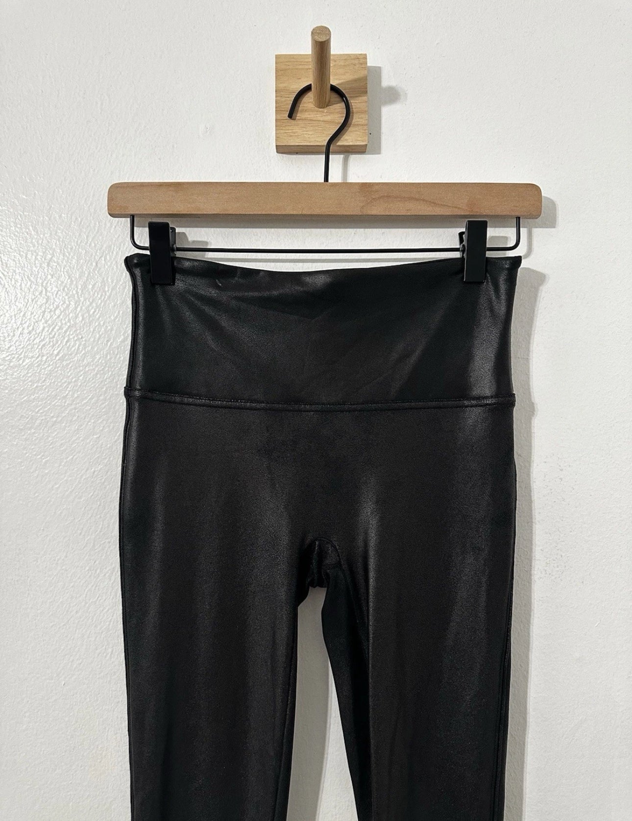 #111 SPANX Faux Leather Leggings for Women Size Medium - Black Shaping