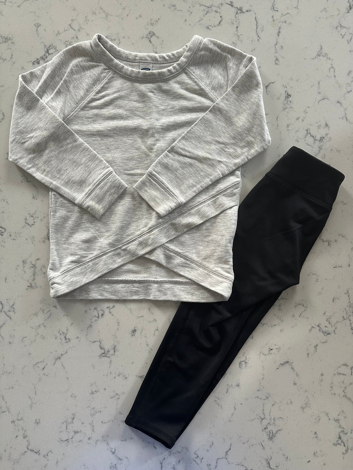 Seller 42, Old Navy/Gap Outfit, Gray/Black, Girls XS (4/5)