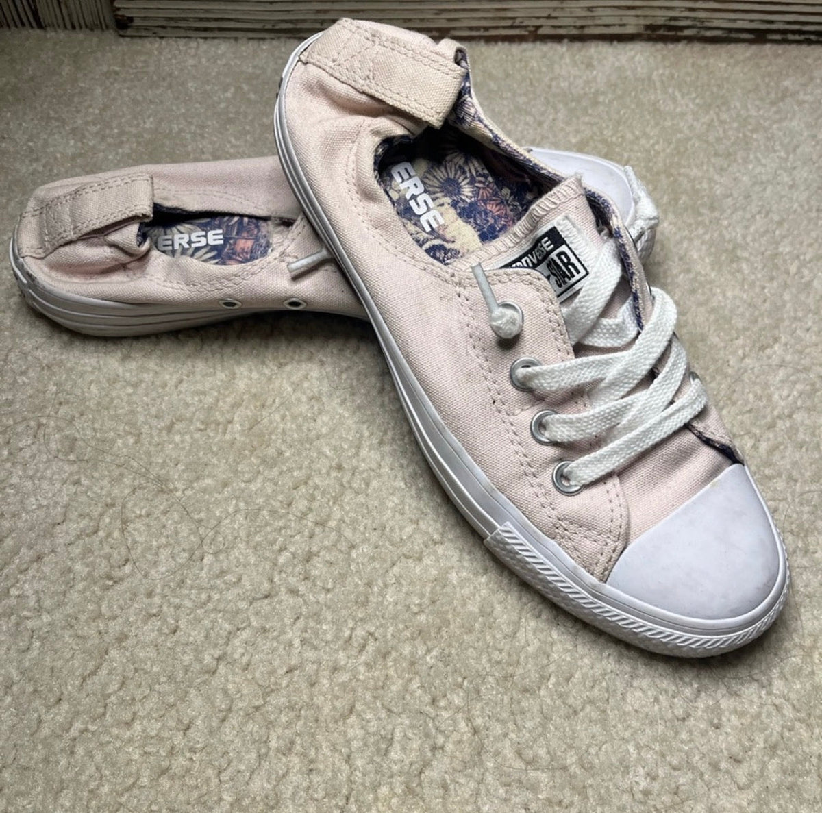 Seller #178 Women’s Pink Slip-On Converse size 7