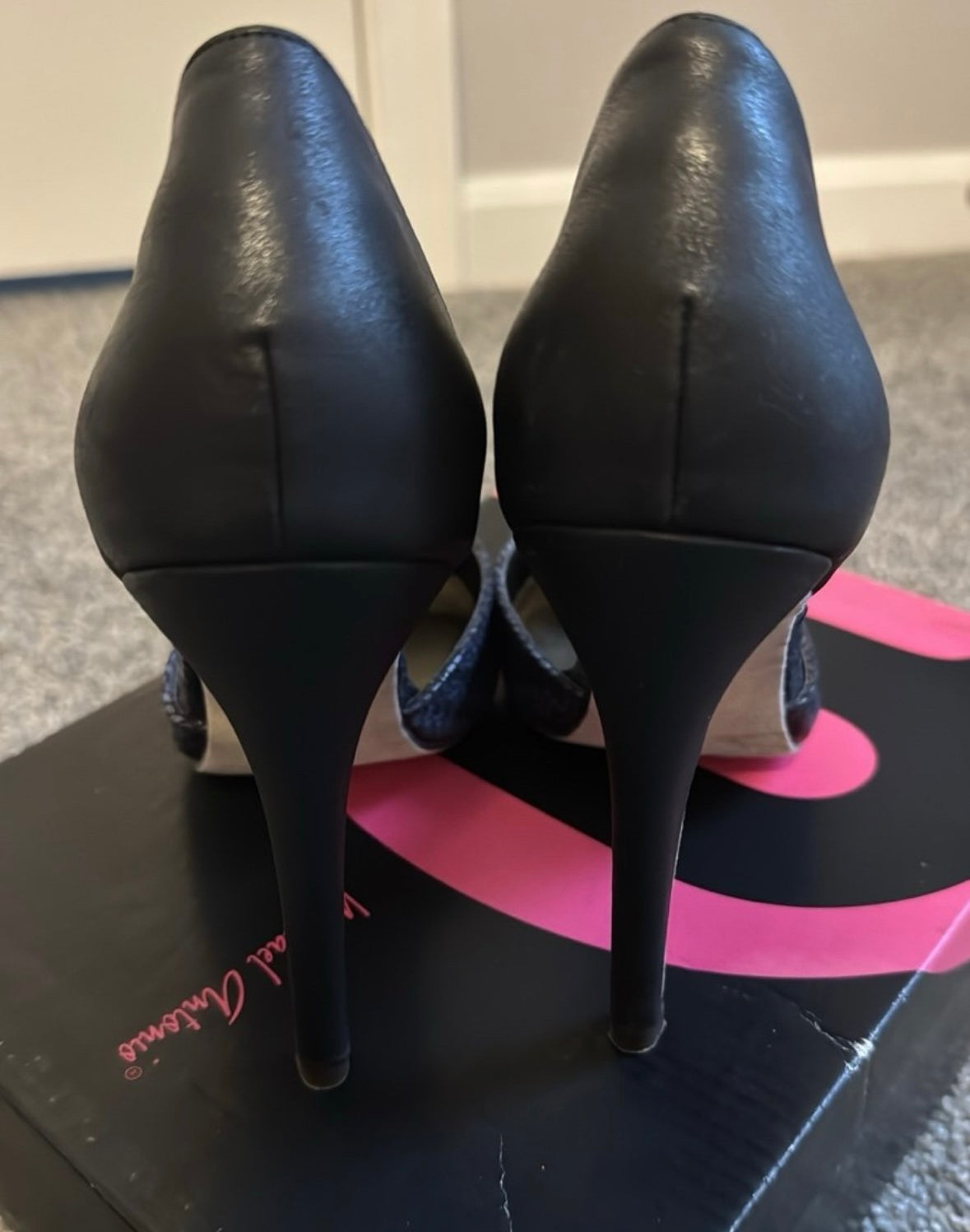 #53 women’s heel size 7.5