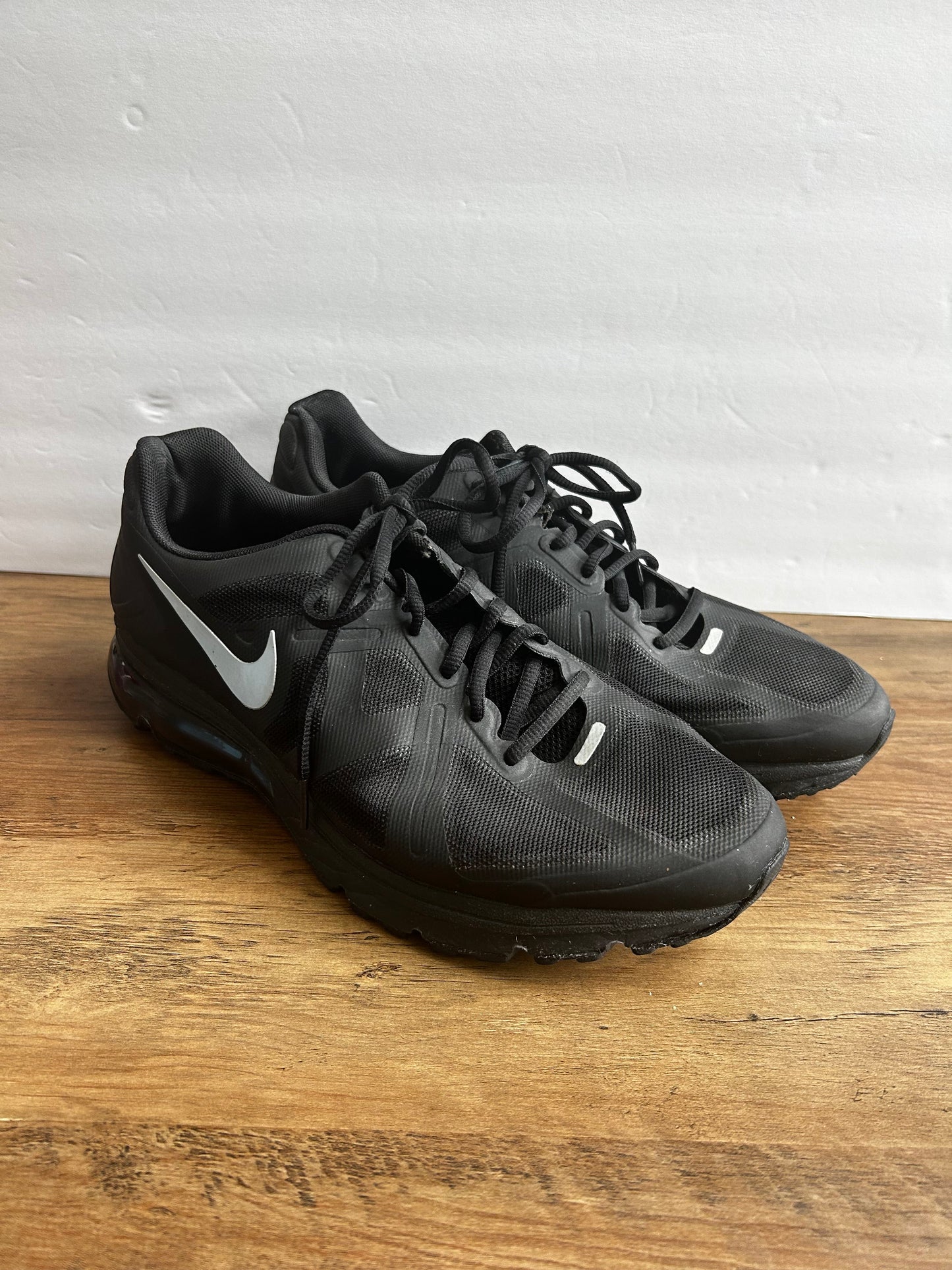 Seller #105 - Size 12 Men's Black Nike AirMax VGUC