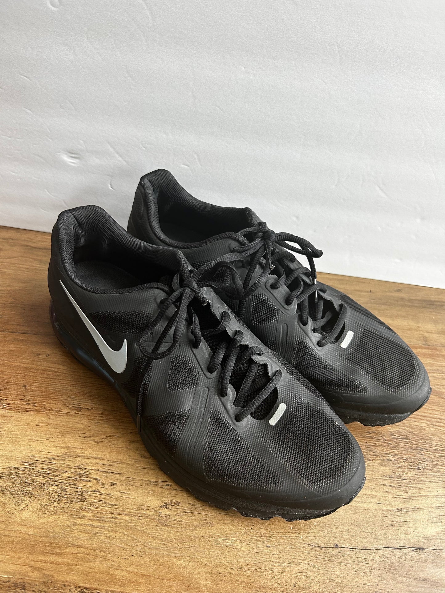 Seller #105 - Size 12 Men's Black Nike AirMax VGUC