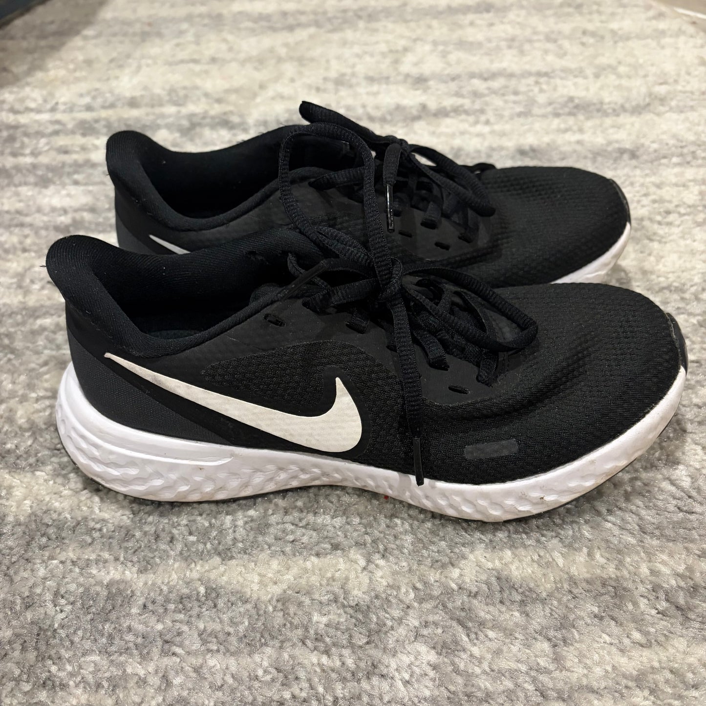 Women’s size 6 Black Nike