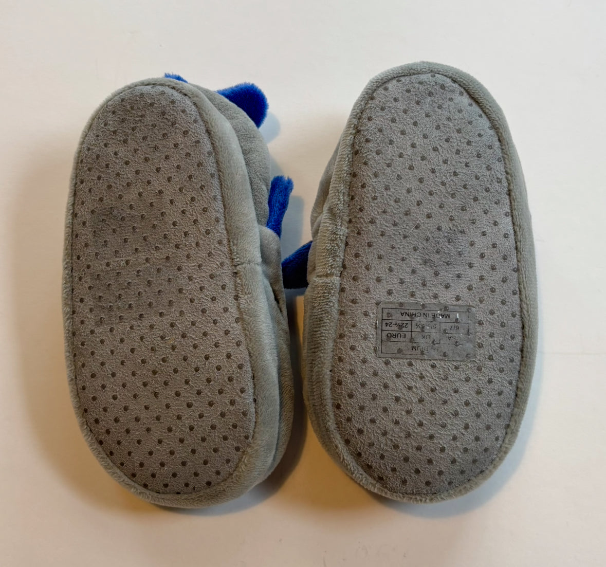 Seller #18 Shark Slippers Toddler 6/7c Reduced