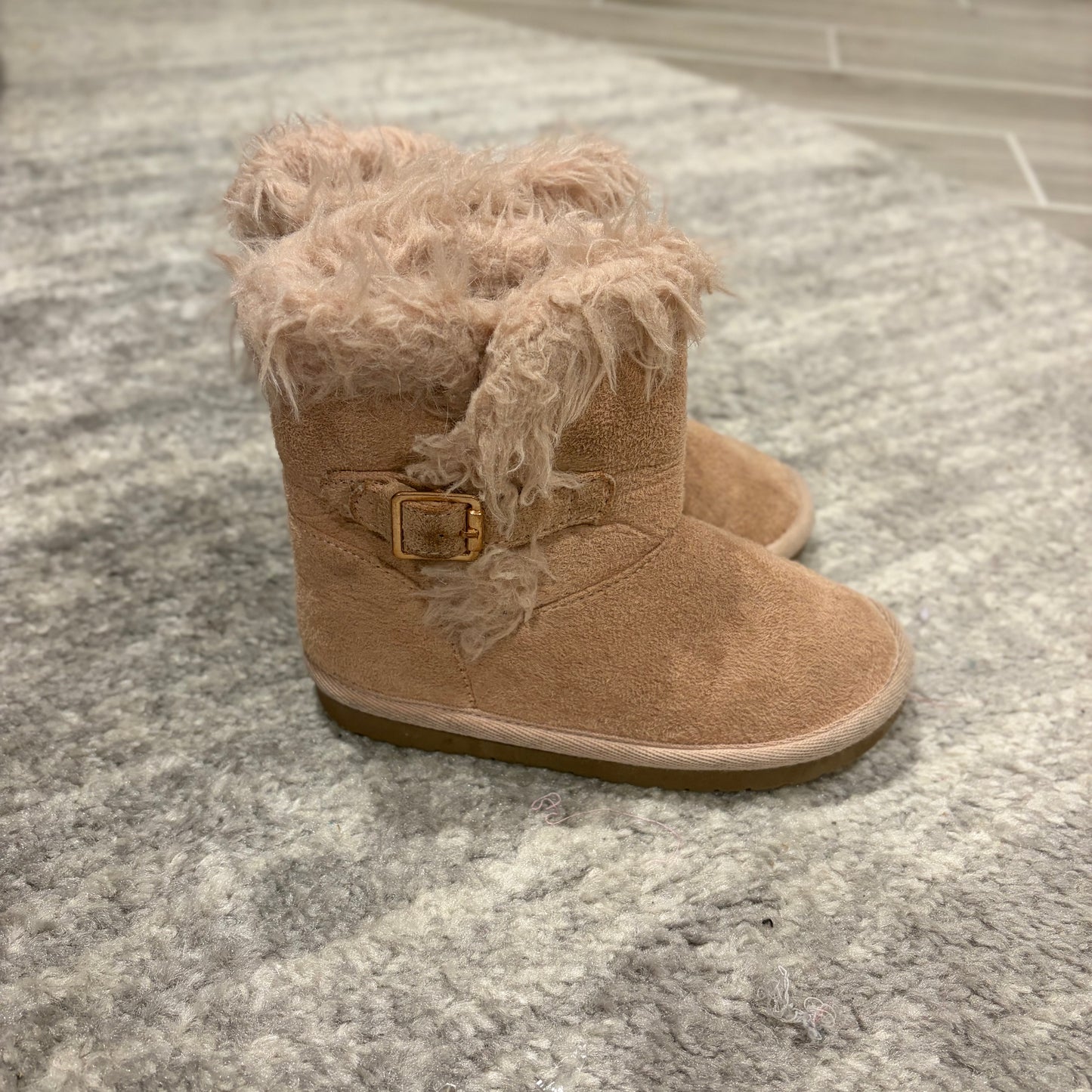 Size 9 Toddler- pink suede boots with fur