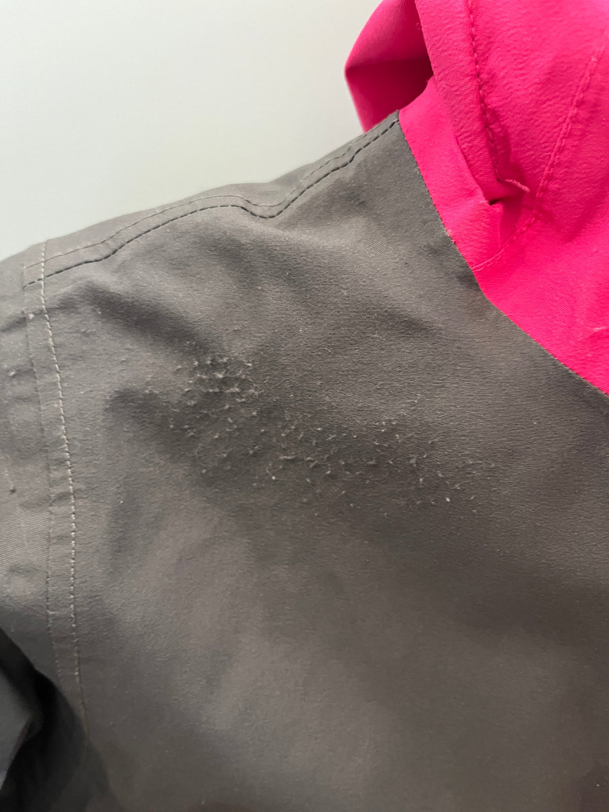 135 Girls Pink and grey North Face winter coat size M 10/12 (multiple pictures) see pictures for condition